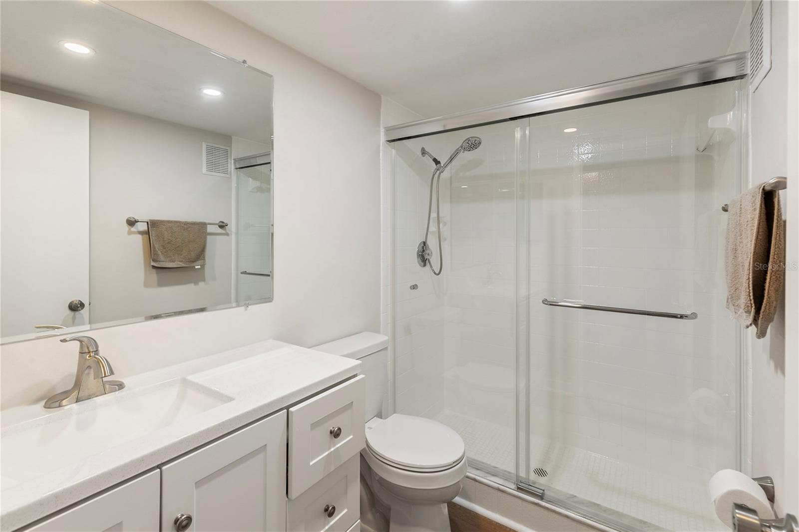 Condominium at 2650 COUNTRYSIDE BLVD #B302, CLEARWATER, photo 11 of 35