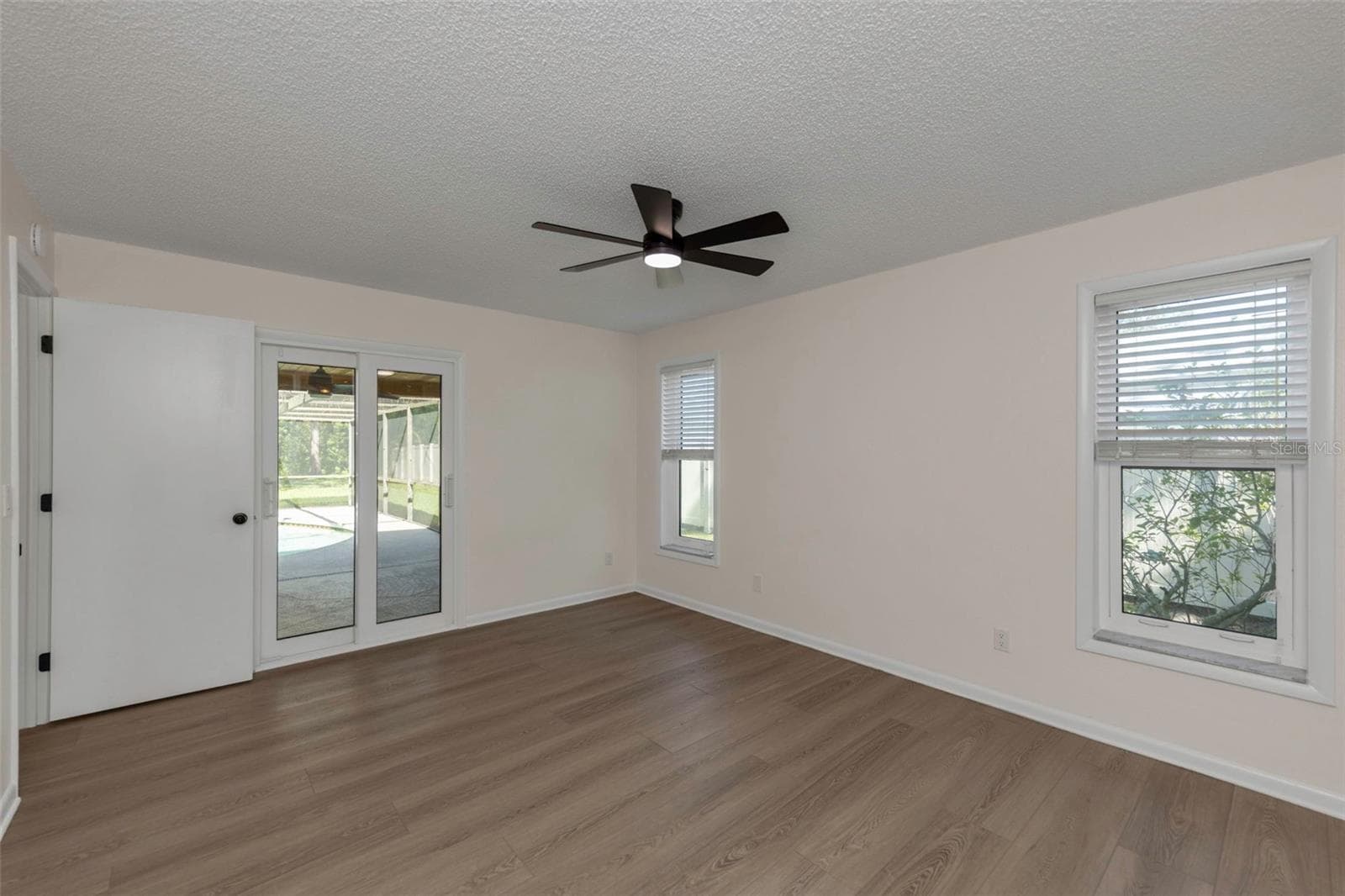 Master Bedroom - Reverse View - 1926 BRAE MOOR DR, DUNEDIN