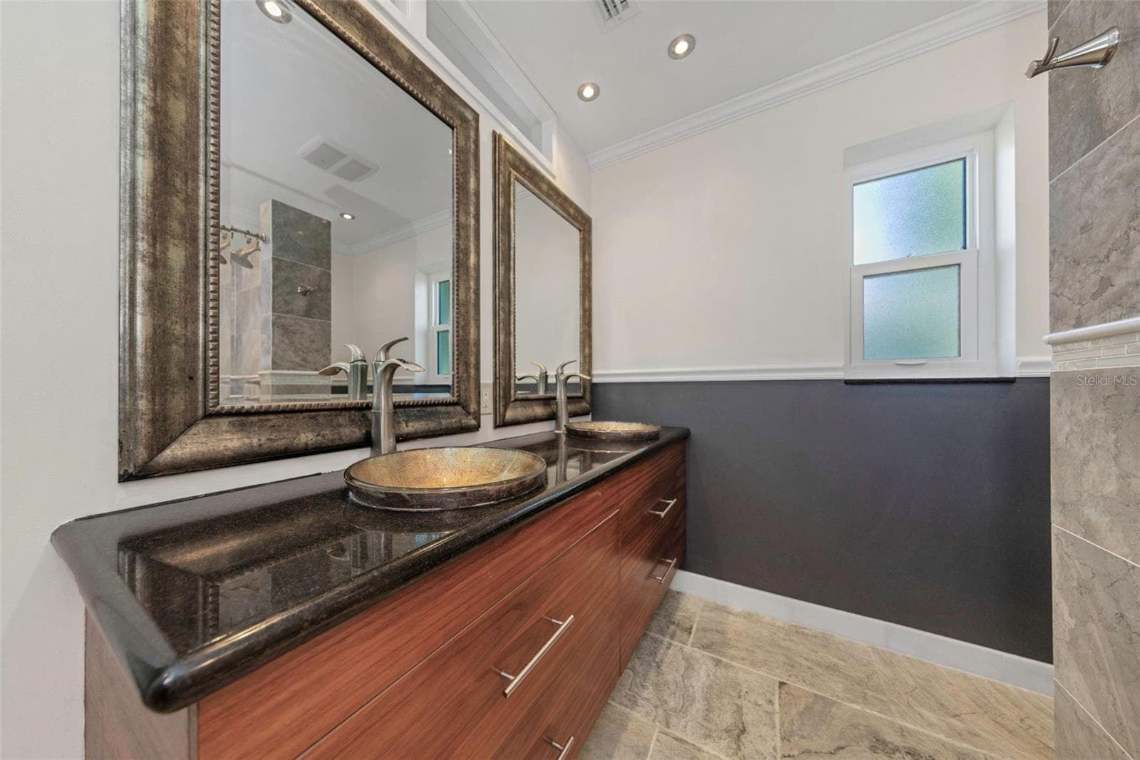 Master Bathroom - Vanity - 1926 BRAE MOOR DR, DUNEDIN