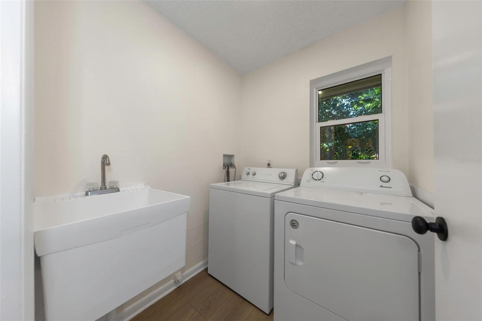 Utility Room - 1926 BRAE MOOR DR, DUNEDIN