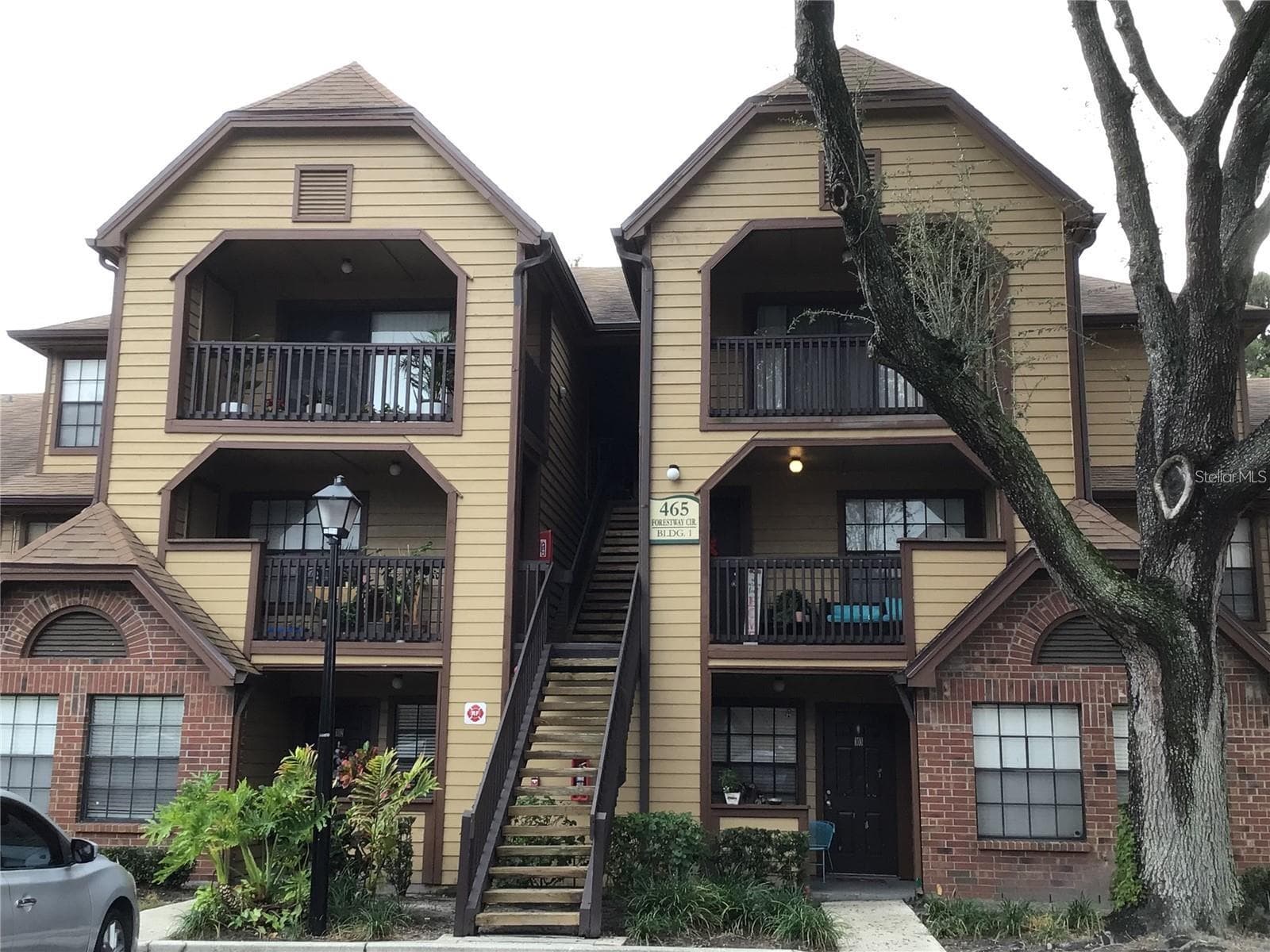 465 FORESTWAY CIR #207