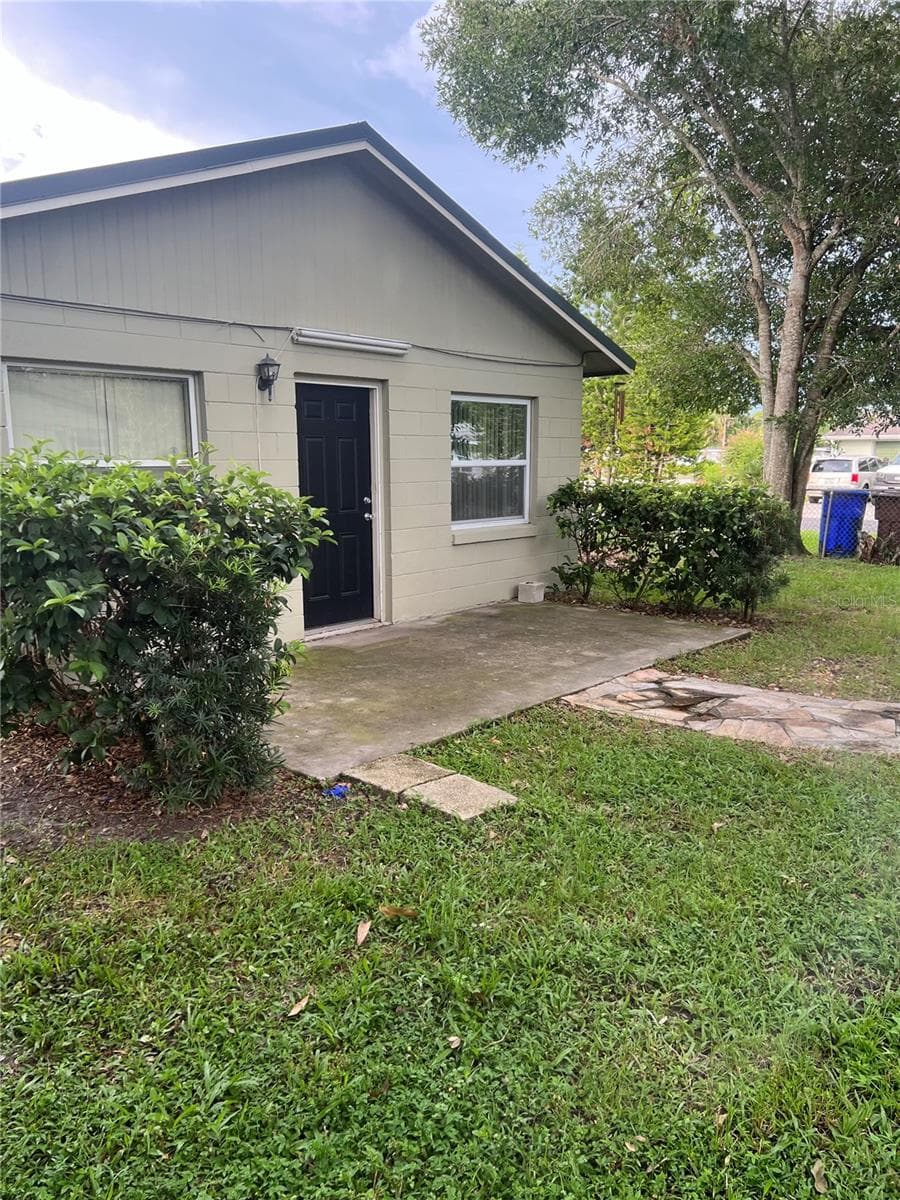 Single Family Residence at FLORIDA LAND & IMPROV CO ADD, KISSIMMEE, photo 2 of 11