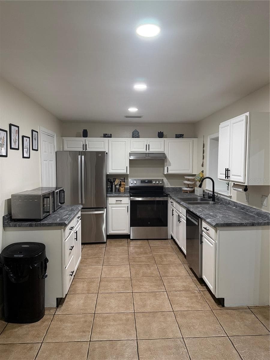 Single Family Residence at FLORIDA LAND & IMPROV CO ADD, KISSIMMEE, photo 3 of 11