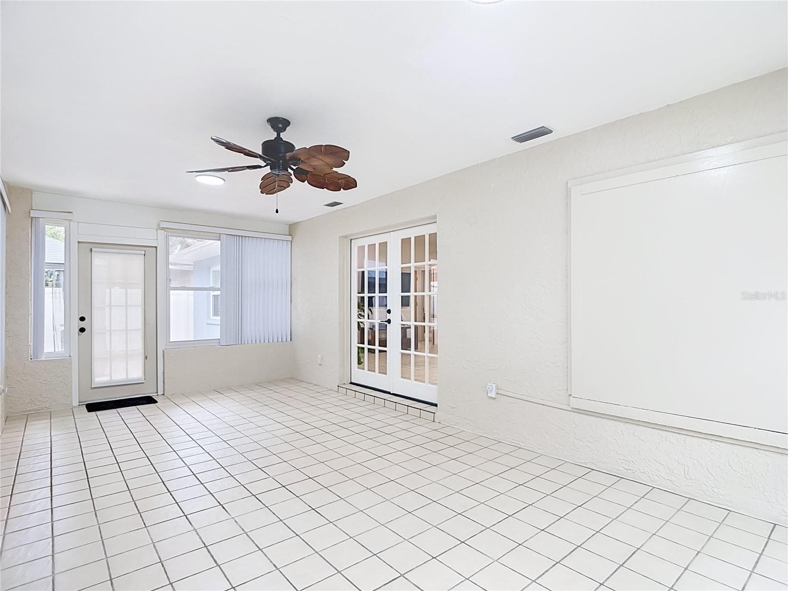 Single Family Residence at 12920 N ALBANY AVE, TAMPA, photo 38 of 67