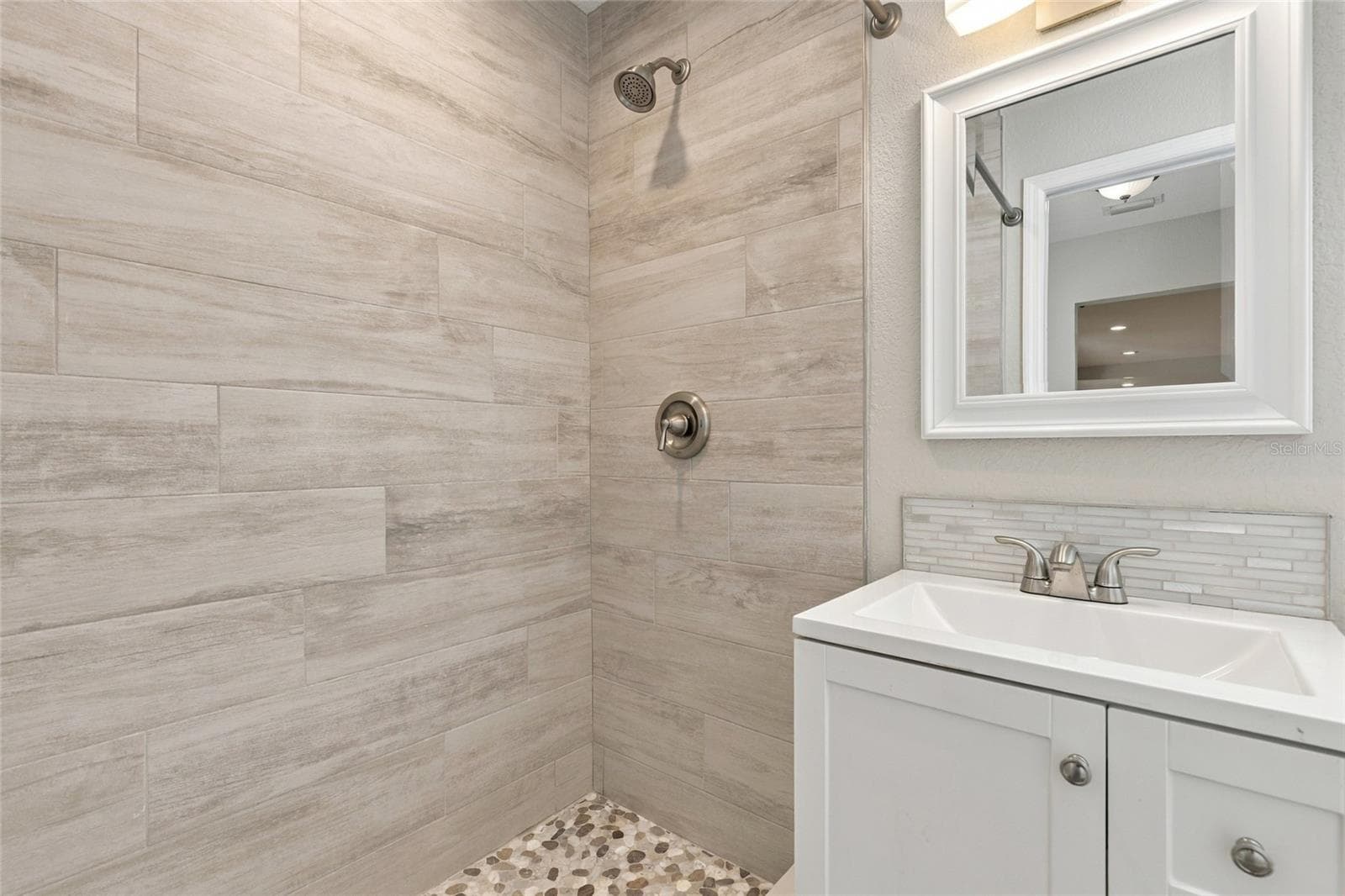 Walk-In Shower - 6821 ANCHOR WAY, SARASOTA