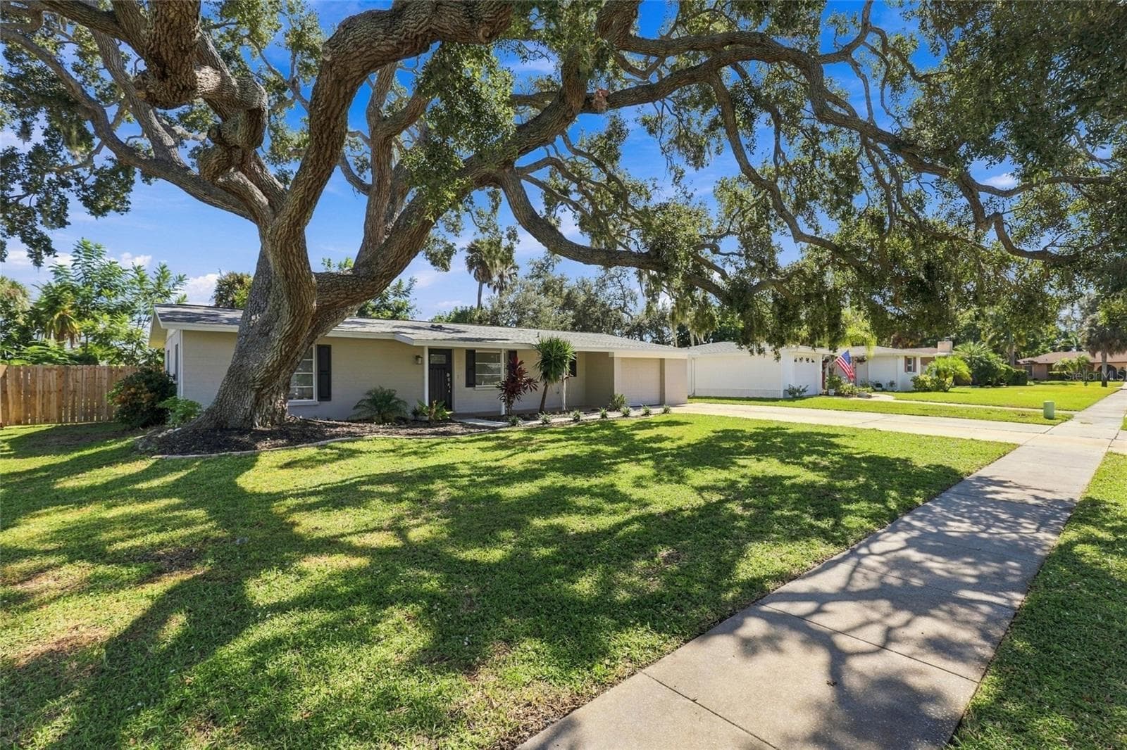 Front Walkway - 6821 ANCHOR WAY, SARASOTA
