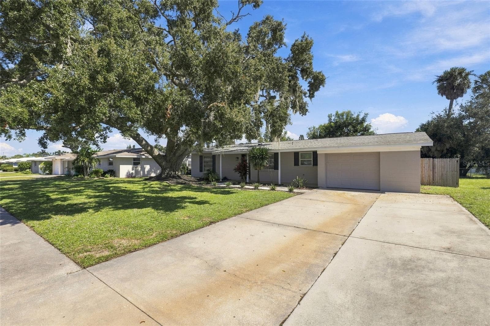 Driveway - 6821 ANCHOR WAY, SARASOTA