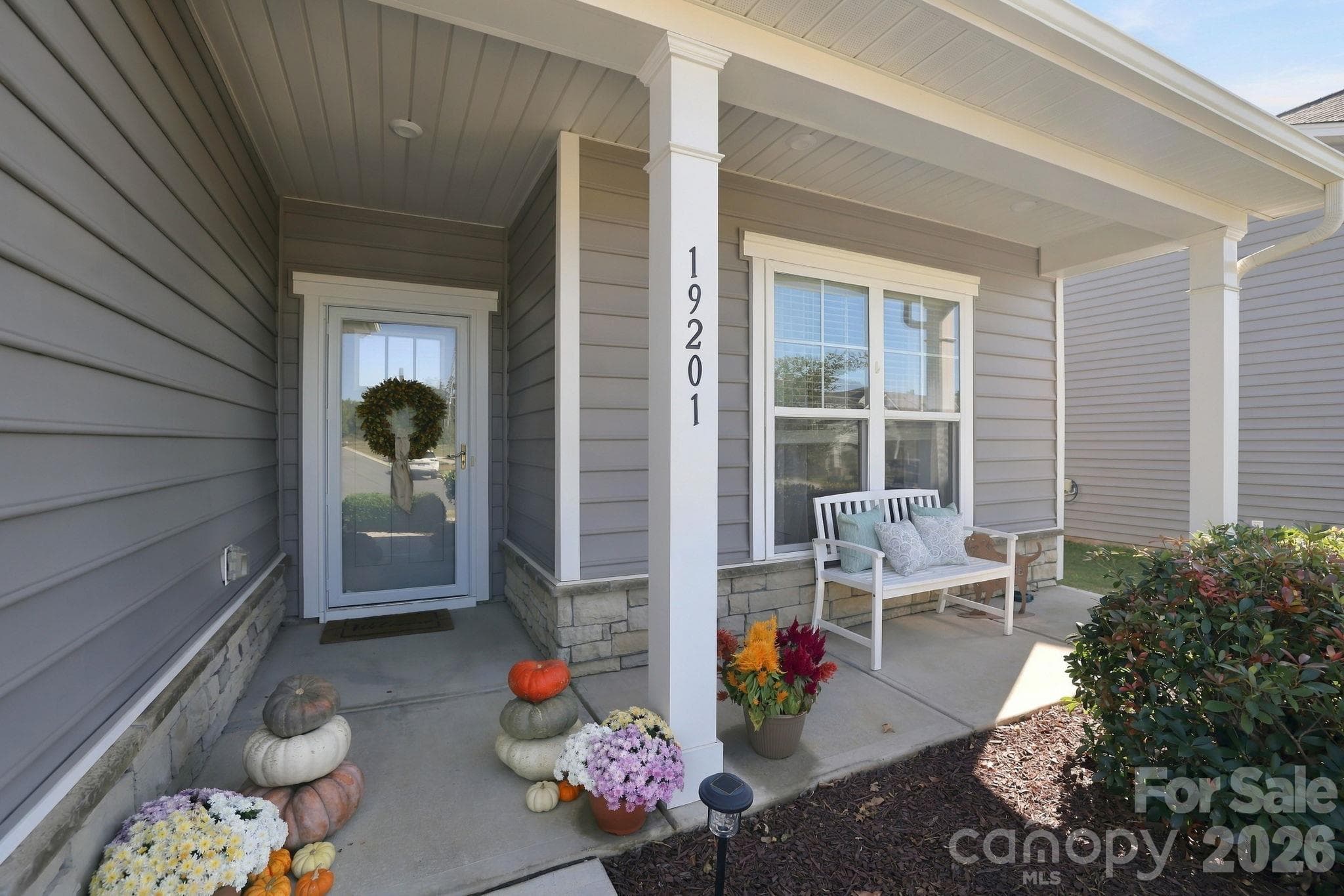 Single Family Residence at 19201 Yellow Birch Drive, Charlotte, photo 2 of 22