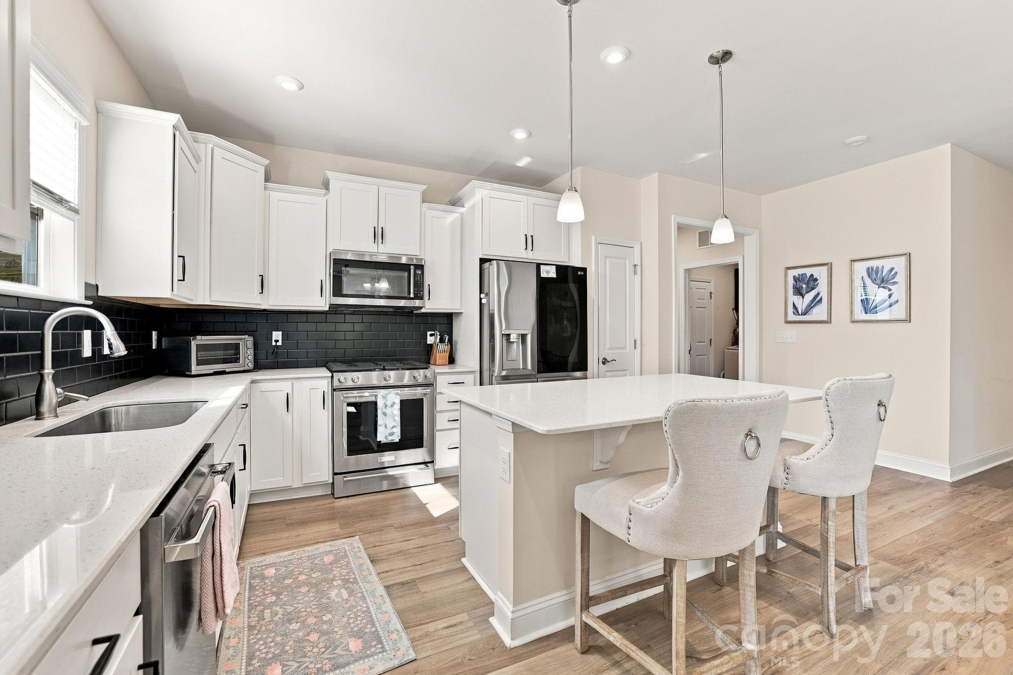 Single Family Residence at 19201 Yellow Birch Drive, Charlotte, photo 6 of 22