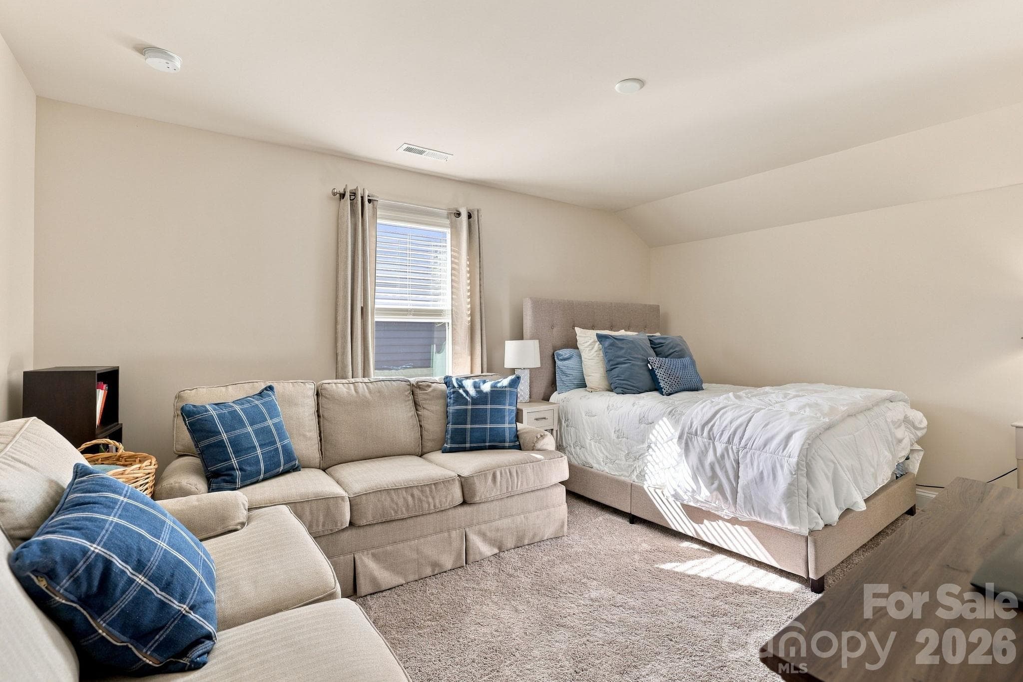 Single Family Residence at 19201 Yellow Birch Drive, Charlotte, photo 14 of 22