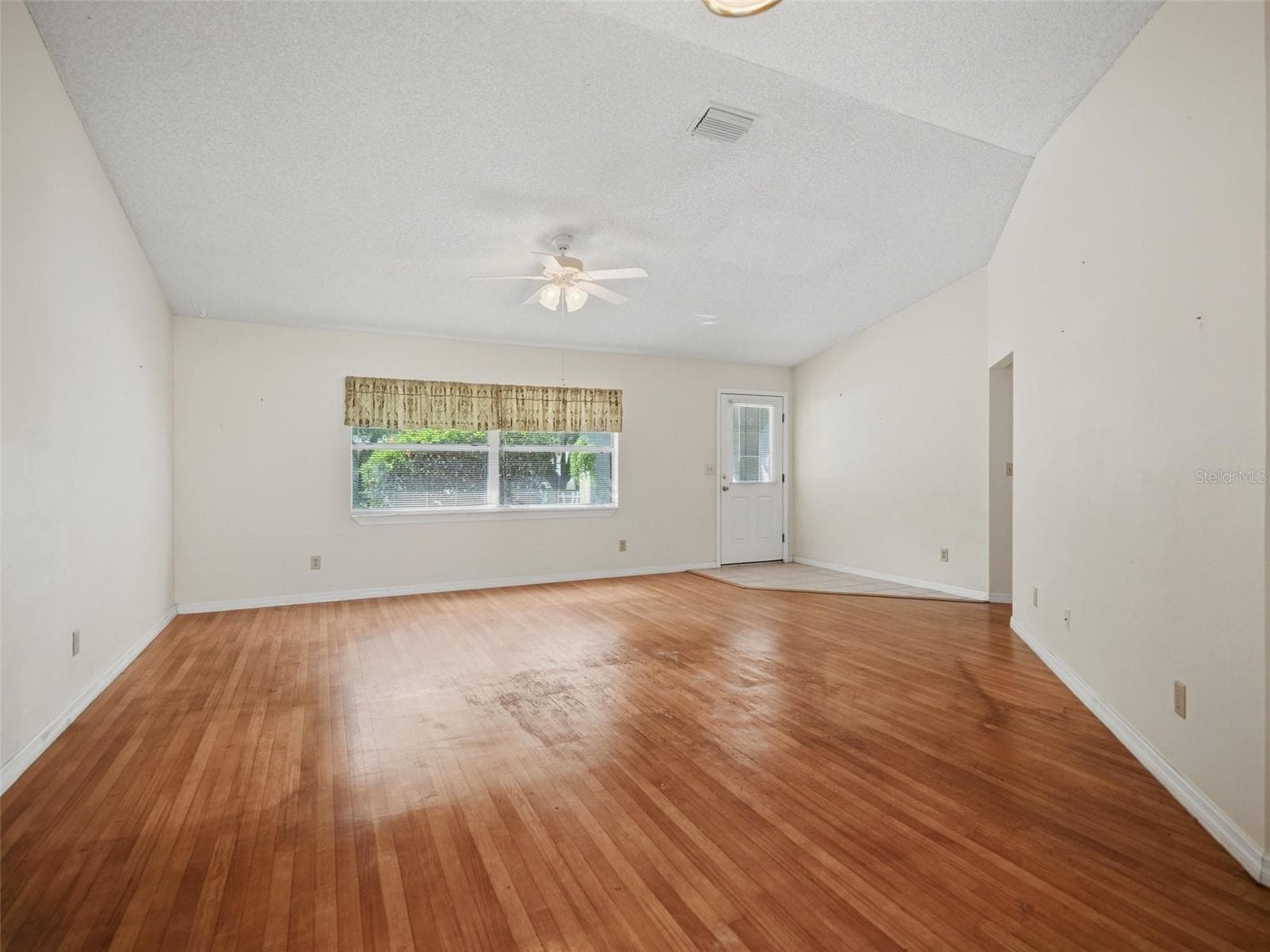Single Family Residence at 10431 NORVELL RD, SPRING HILL, photo 7 of 48