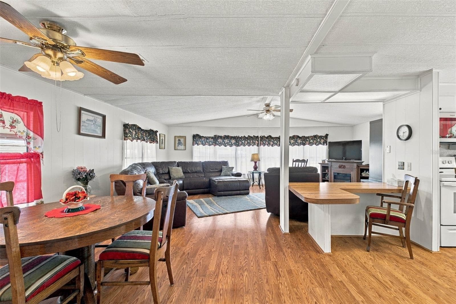 Manufactured Home at 39353 SYCAMORE LN, ZEPHYRHILLS, photo 9 of 32