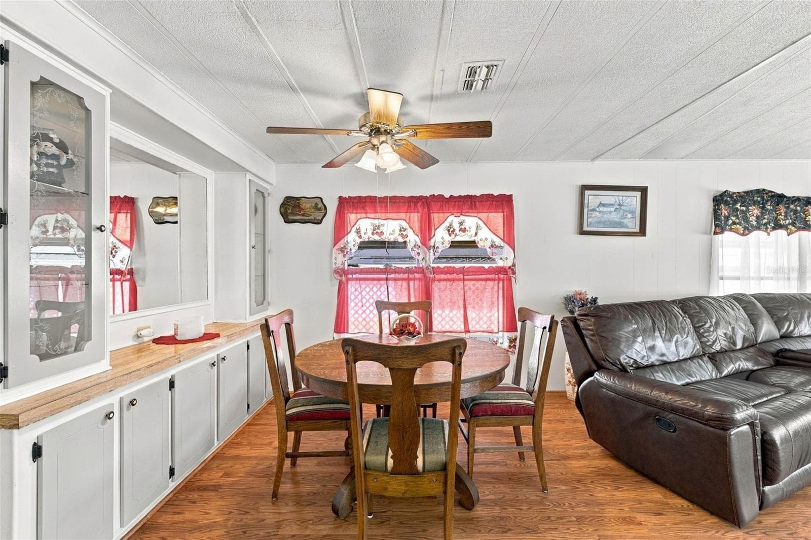 Manufactured Home at 39353 SYCAMORE LN, ZEPHYRHILLS, photo 10 of 32