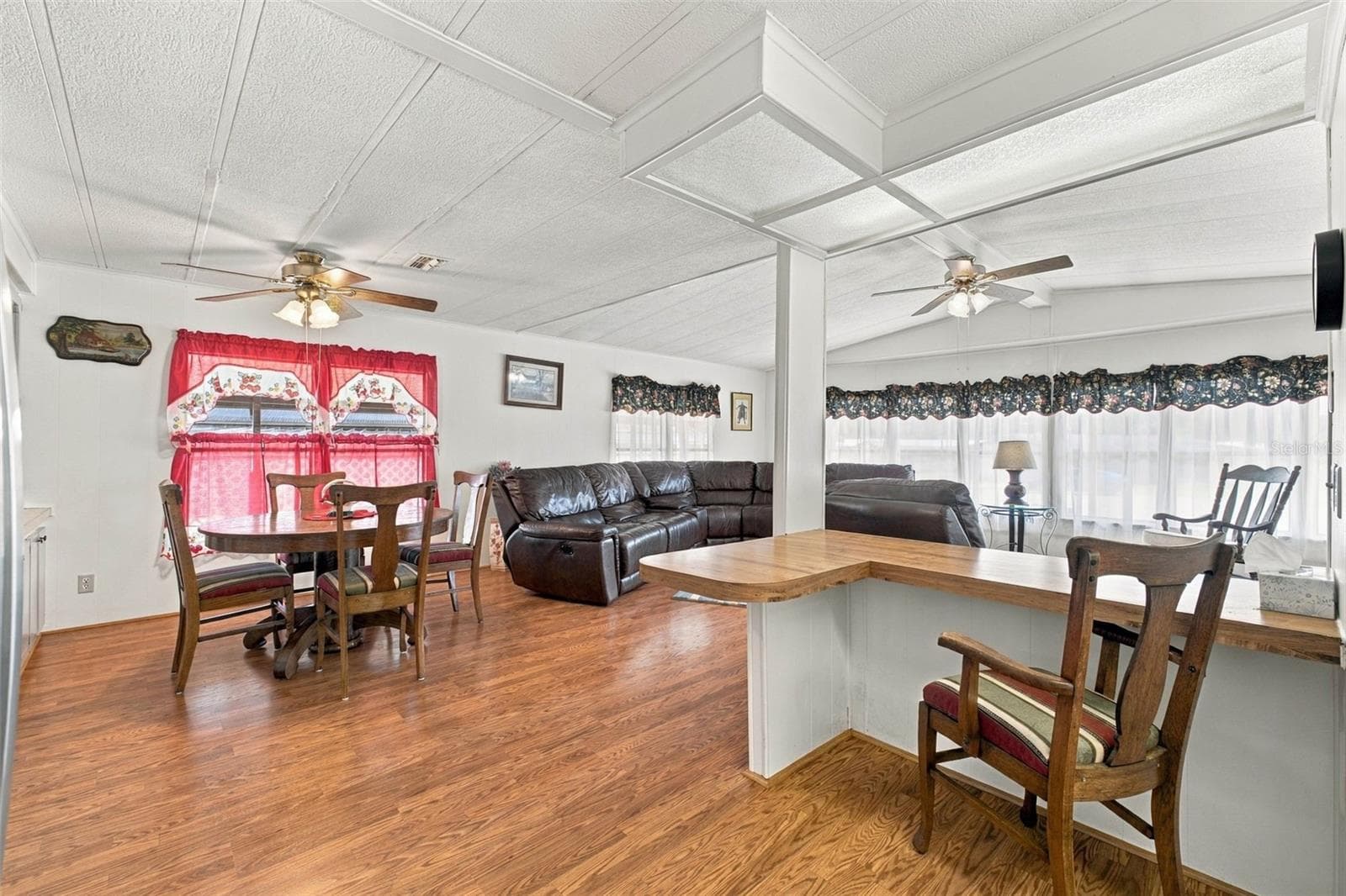 Manufactured Home at 39353 SYCAMORE LN, ZEPHYRHILLS, photo 12 of 32