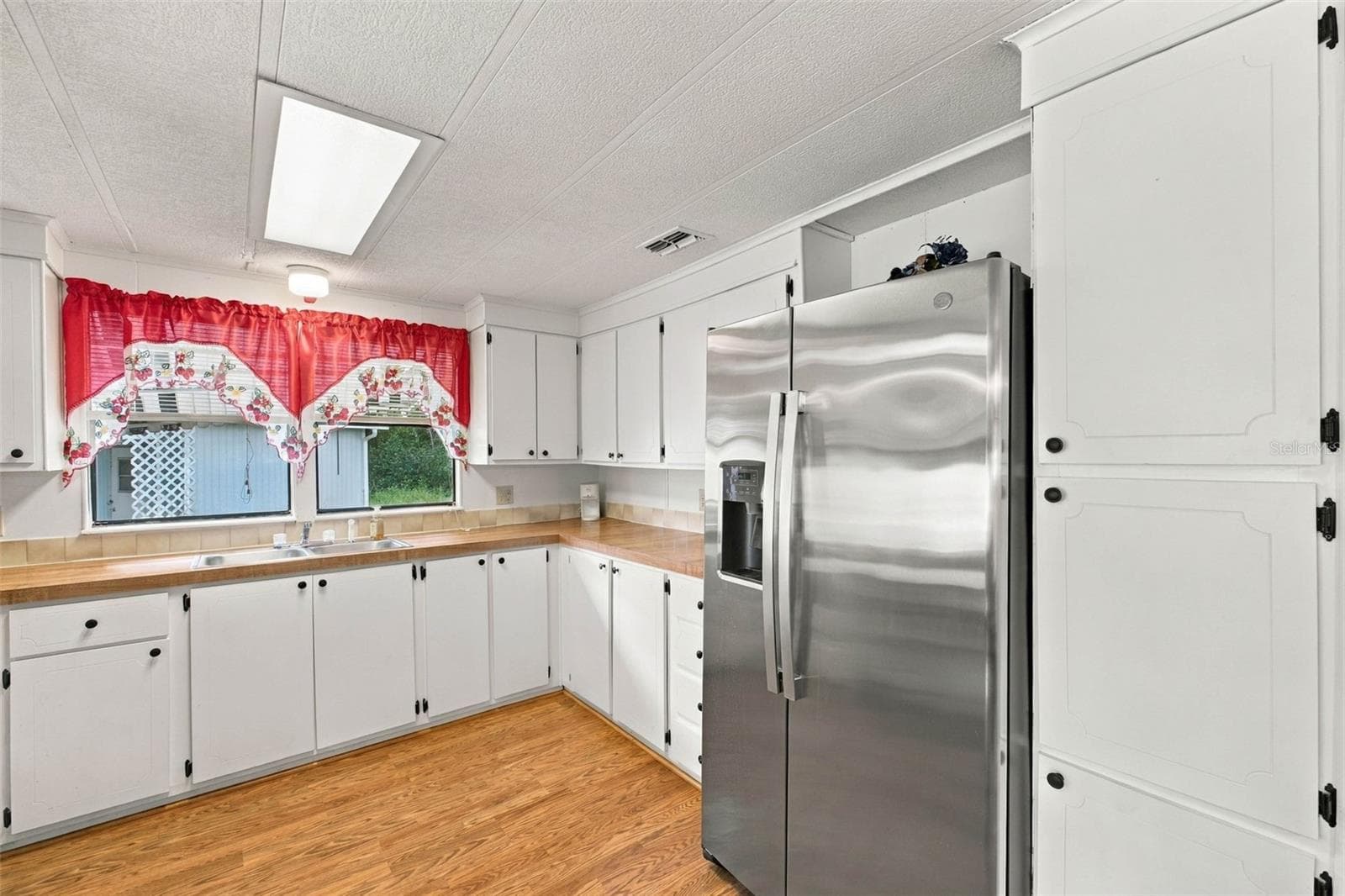 Manufactured Home at 39353 SYCAMORE LN, ZEPHYRHILLS, photo 14 of 32