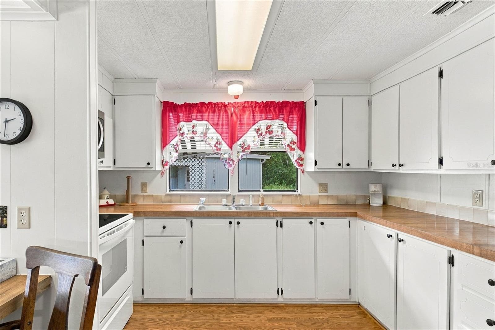 Manufactured Home at 39353 SYCAMORE LN, ZEPHYRHILLS, photo 15 of 32