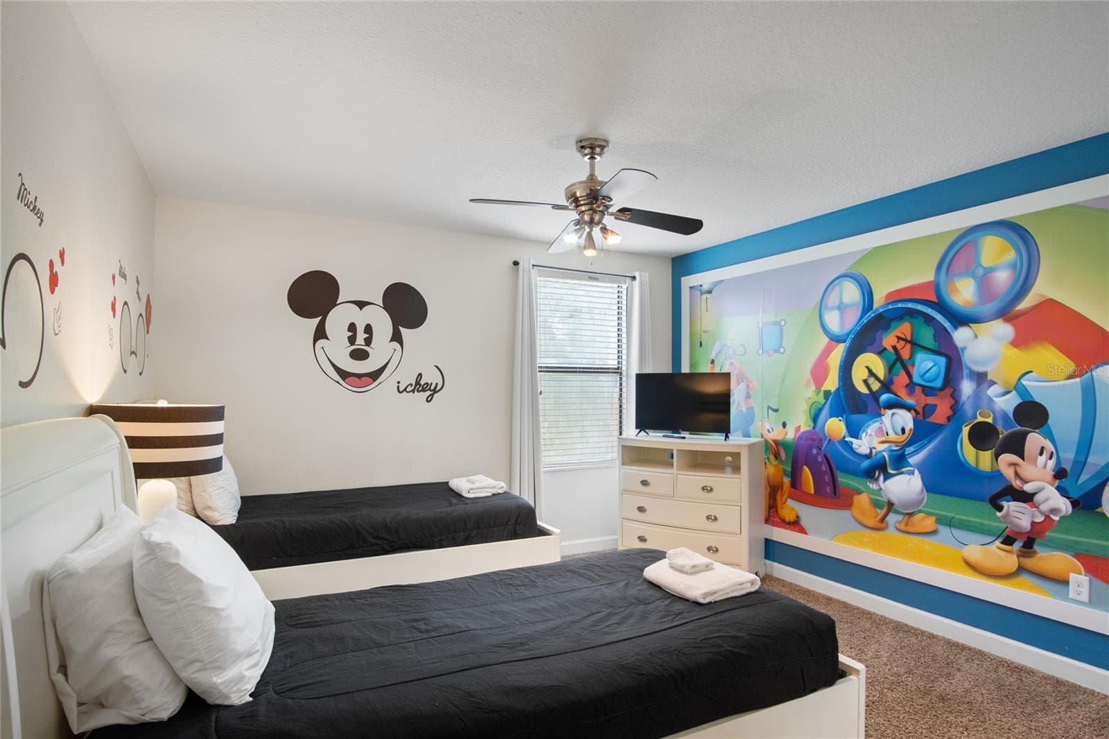 Themed Guest Rooms make the guests feel that they are enjoying the attractions when they are at the theme parks and in the home. - 1464 MOON VALLEY DR, DAVENPORT