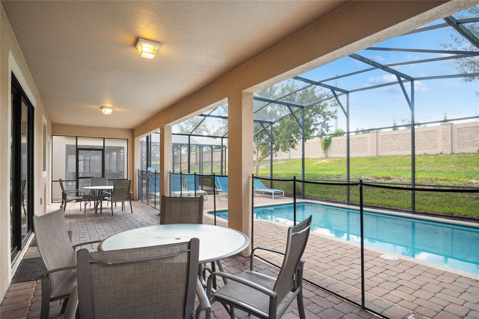 A private pool is great for enjoying time in the evening. - 1464 MOON VALLEY DR, DAVENPORT
