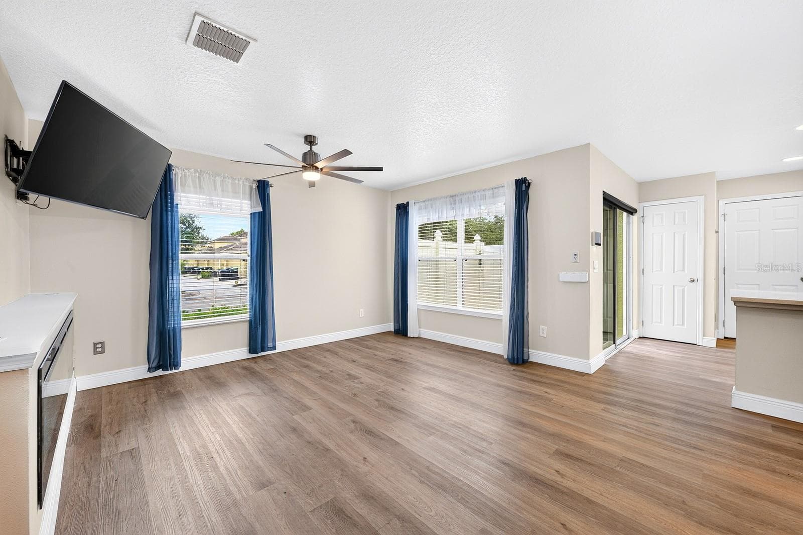 The Living Room - 13028 AUBURN COVE LN, ORLANDO