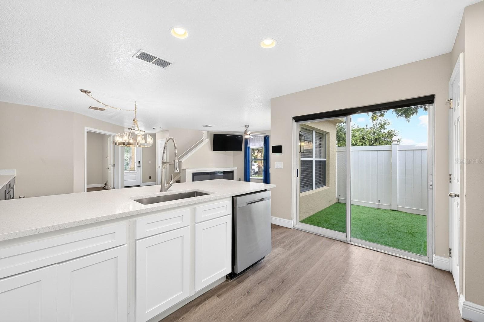Sliding doors off the Kitchen lead to the private patio. - 13028 AUBURN COVE LN, ORLANDO