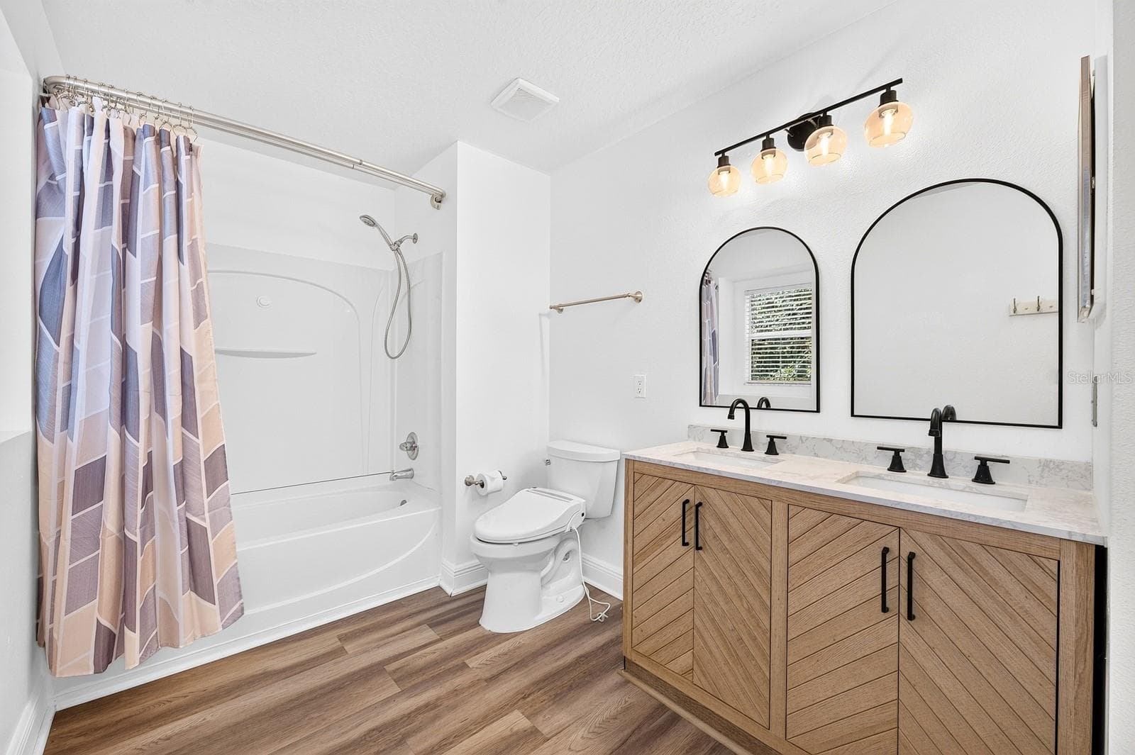 Two additional Bedrooms and another full Bath complete the second floor, providing comfortable accommodations for family members, guests or additional workspace. - 13028 AUBURN COVE LN, ORLANDO