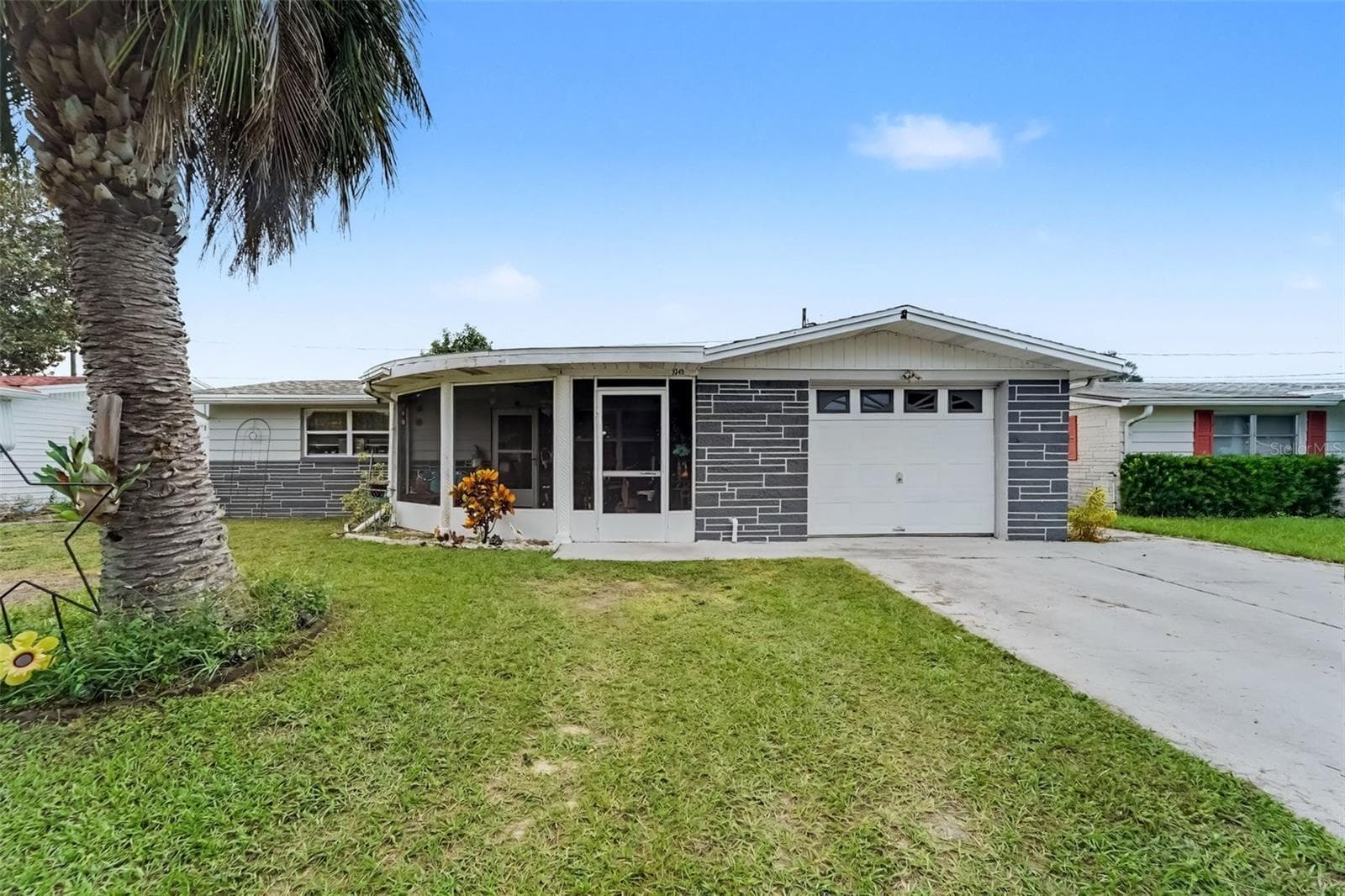 2049 MAUREEN DR