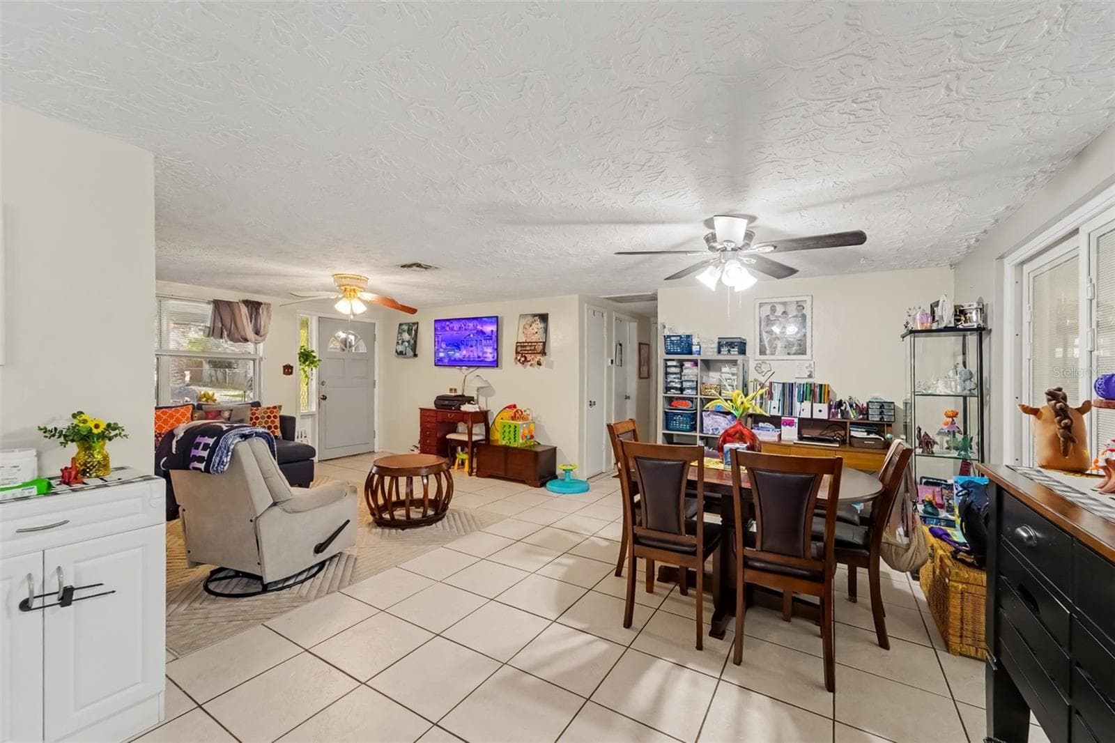 Single Family Residence at 2049 MAUREEN DR, HOLIDAY, photo 6 of 26