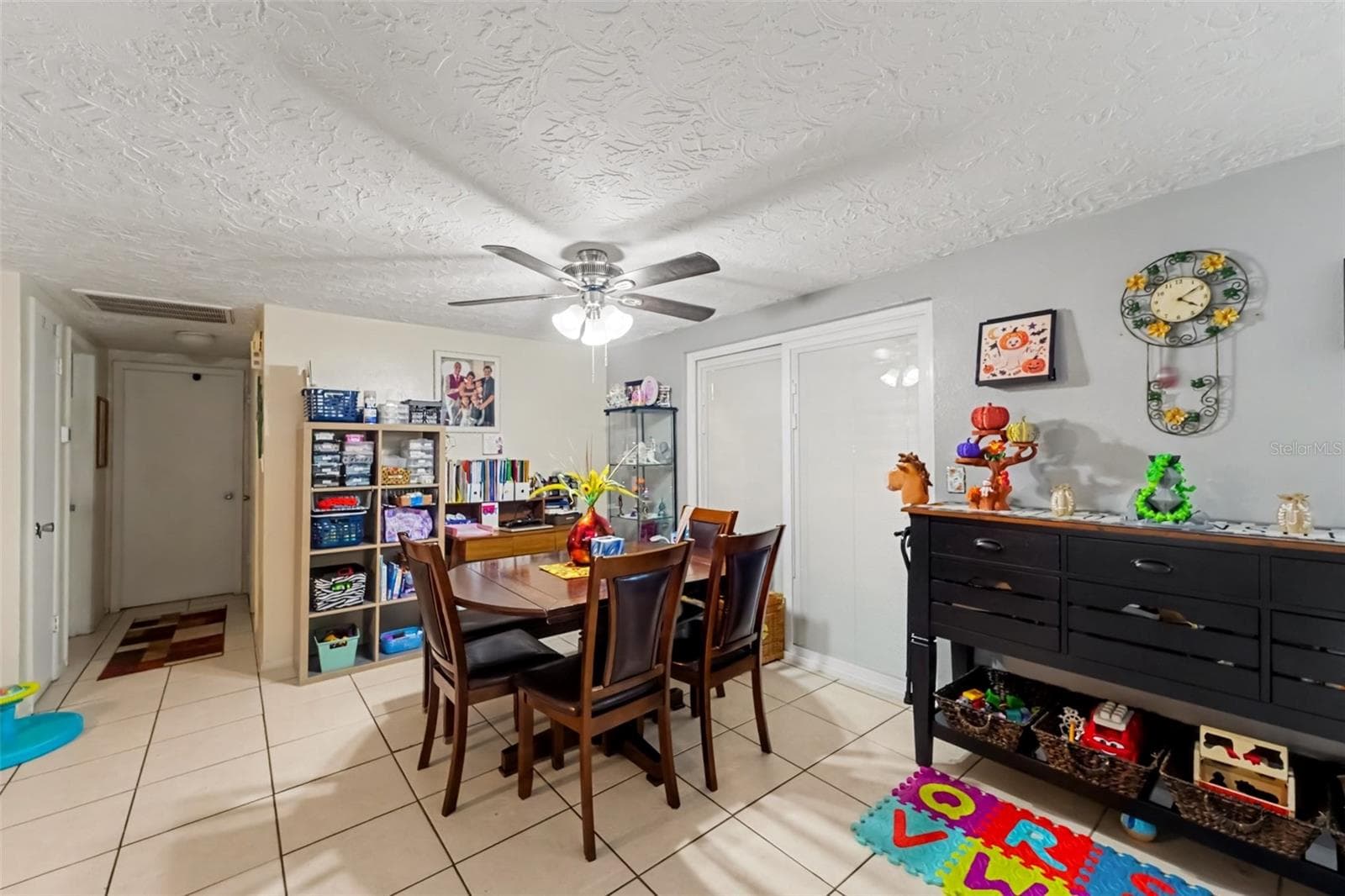 Single Family Residence at 2049 MAUREEN DR, HOLIDAY, photo 7 of 26
