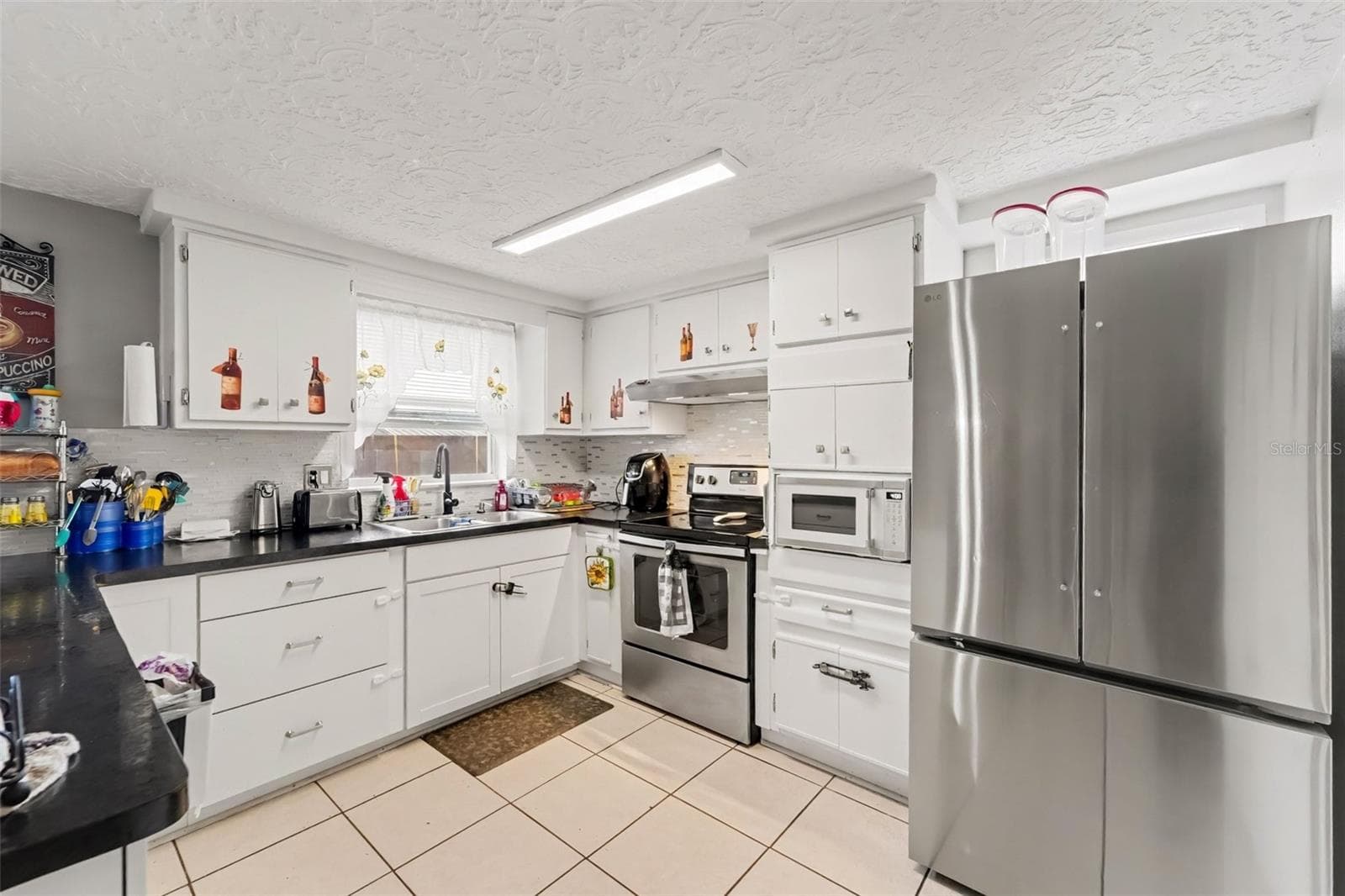 Single Family Residence at 2049 MAUREEN DR, HOLIDAY, photo 11 of 26