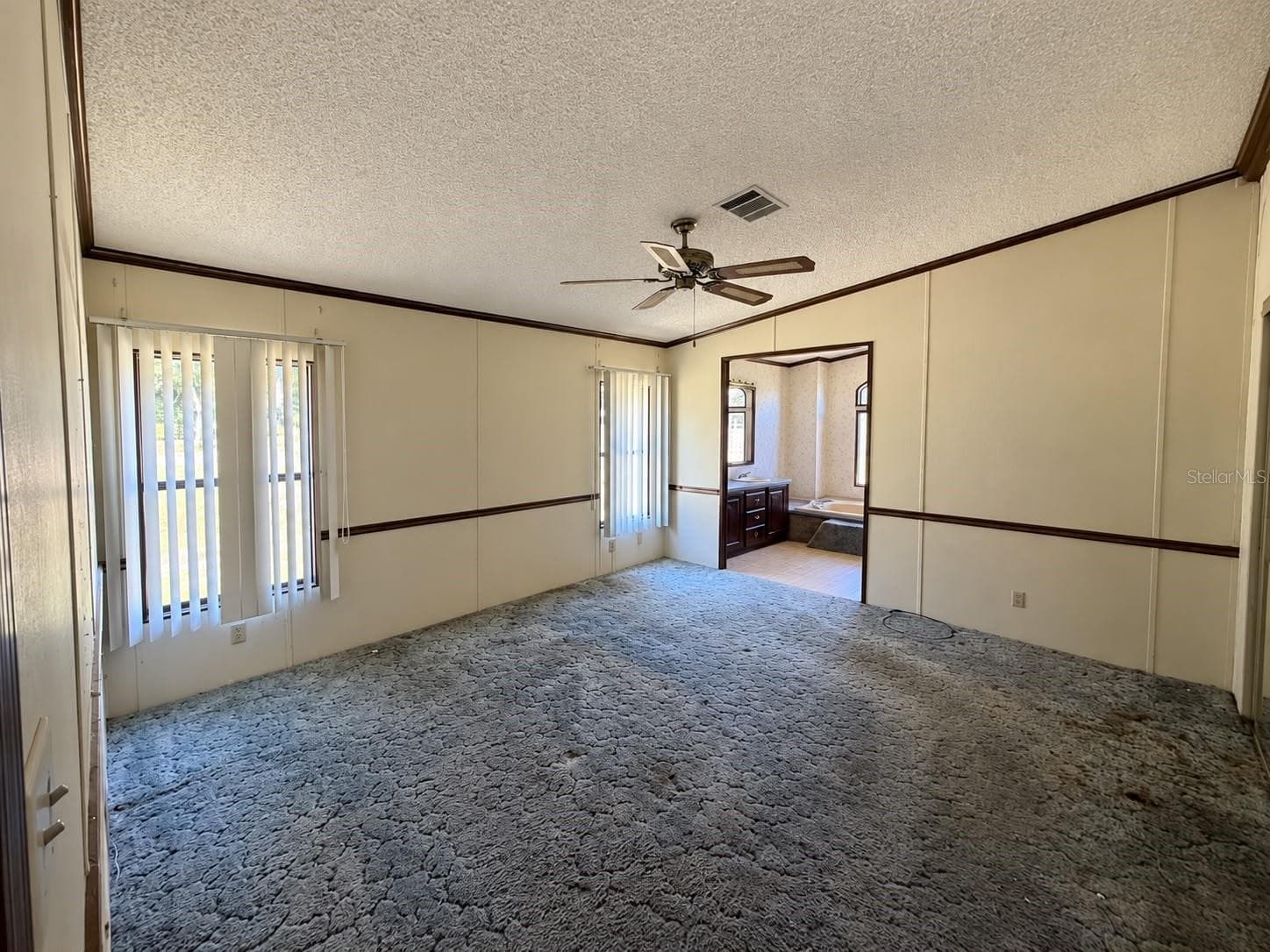 MASTER BED - 1150 E RAY ST, HERNANDO
