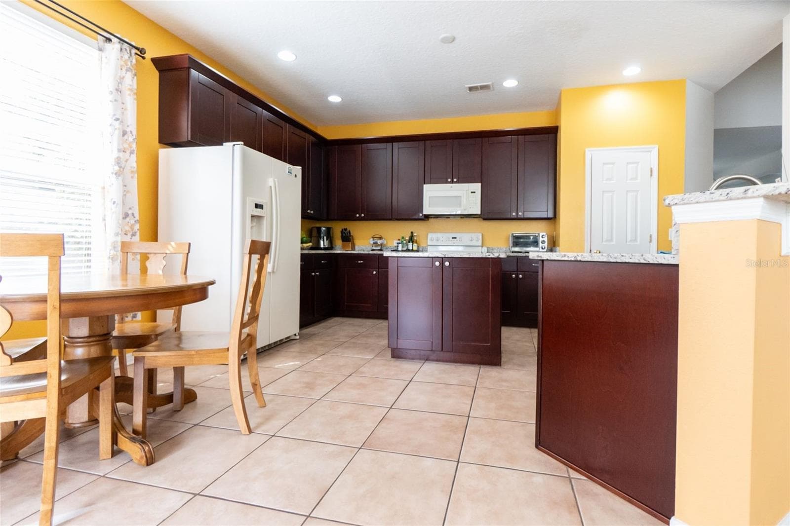Single Family Residence at 7908 BEAR CLAW RUN, ORLANDO, photo 4 of 33