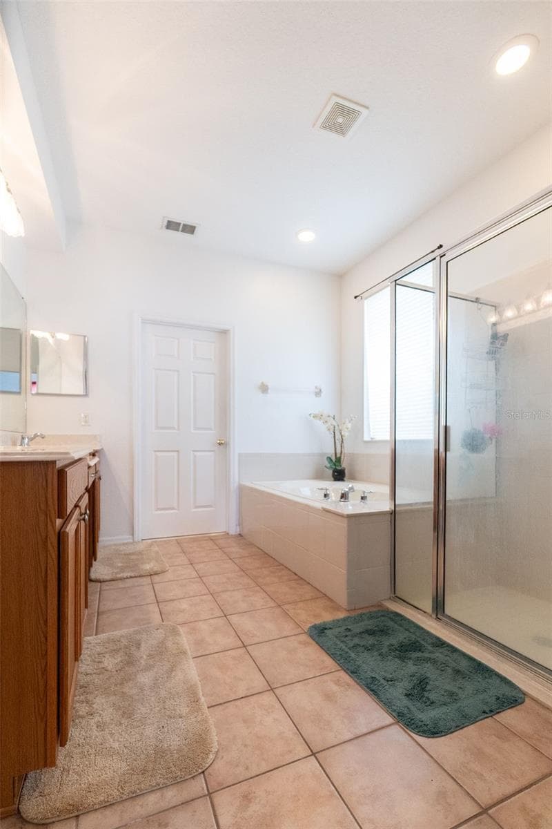 Single Family Residence at 7908 BEAR CLAW RUN, ORLANDO, photo 14 of 33