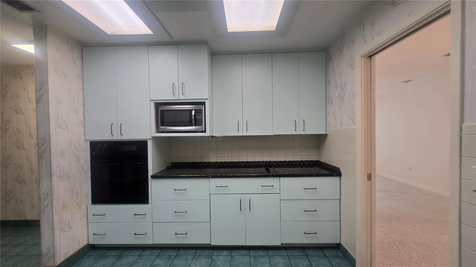 built in oven and microwave - 10386 112TH WAY N, SEMINOLE
