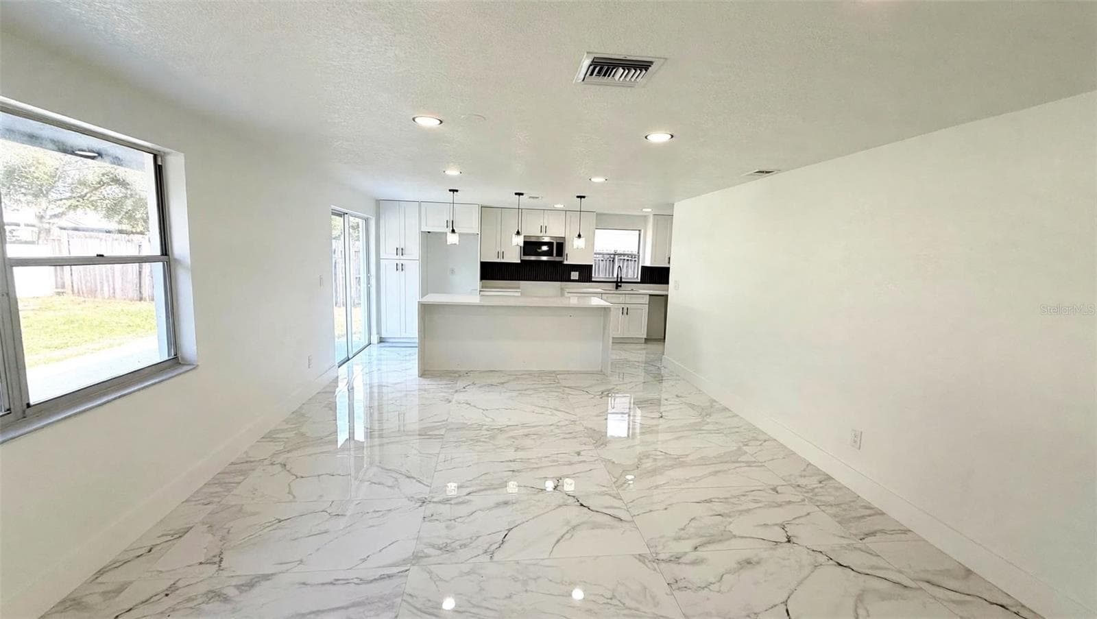 Single Family Residence at 6807 WHITE CLIFFS WAY, TAMPA, photo 3 of 19