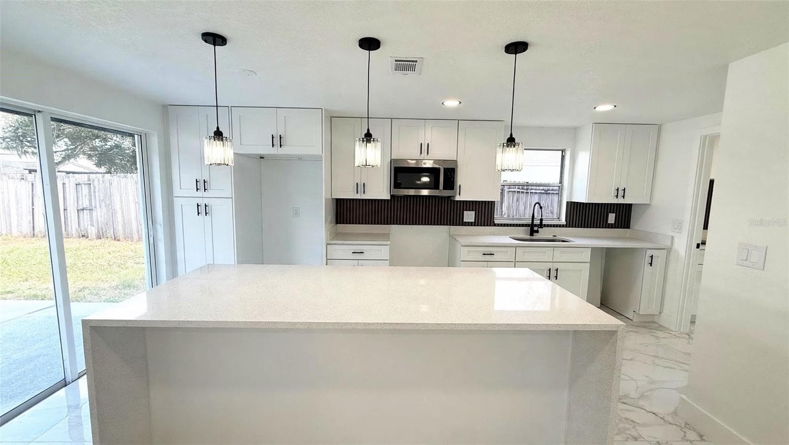 Single Family Residence at 6807 WHITE CLIFFS WAY, TAMPA, photo 5 of 19