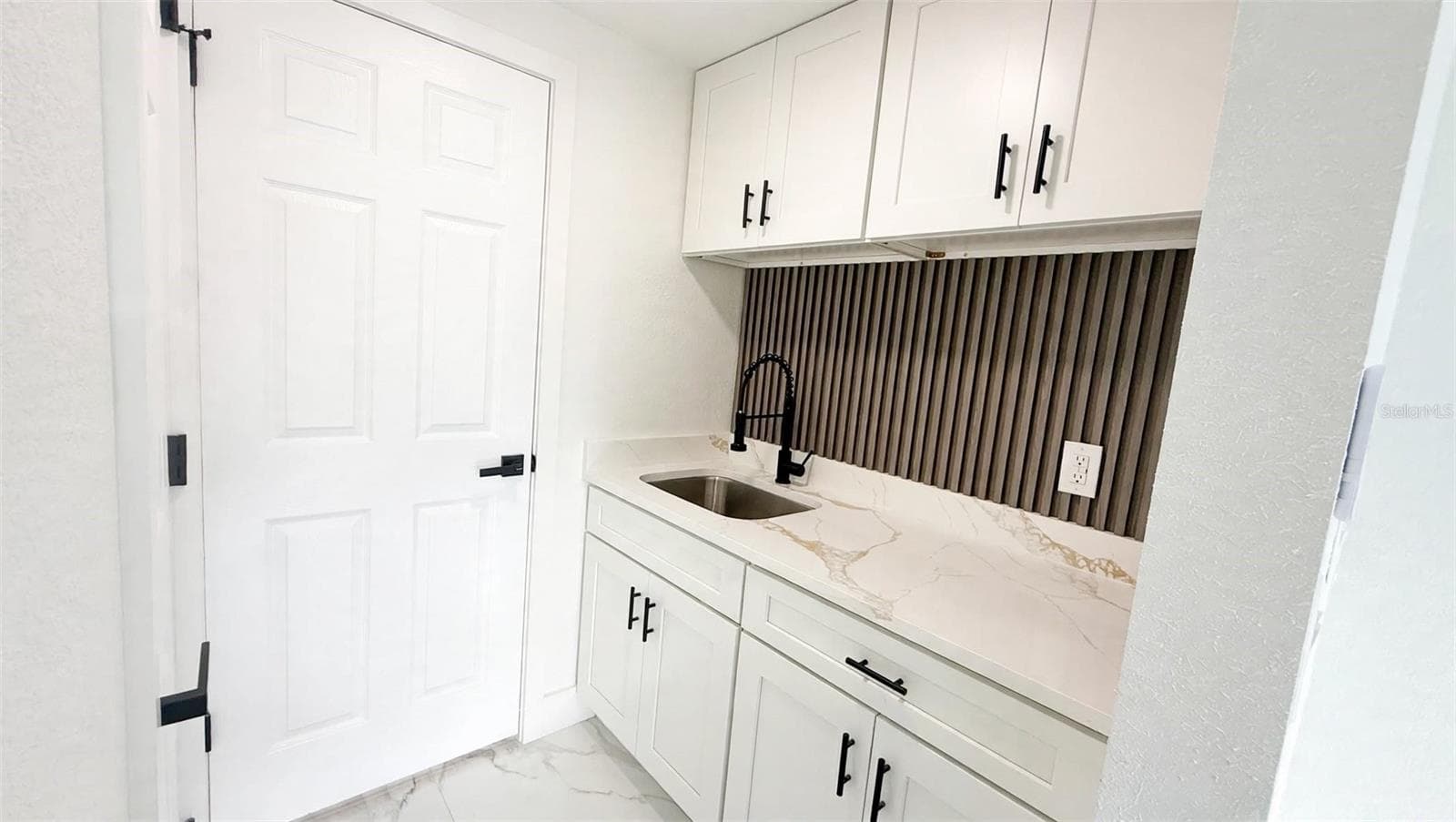 Single Family Residence at 6807 WHITE CLIFFS WAY, TAMPA, photo 15 of 19
