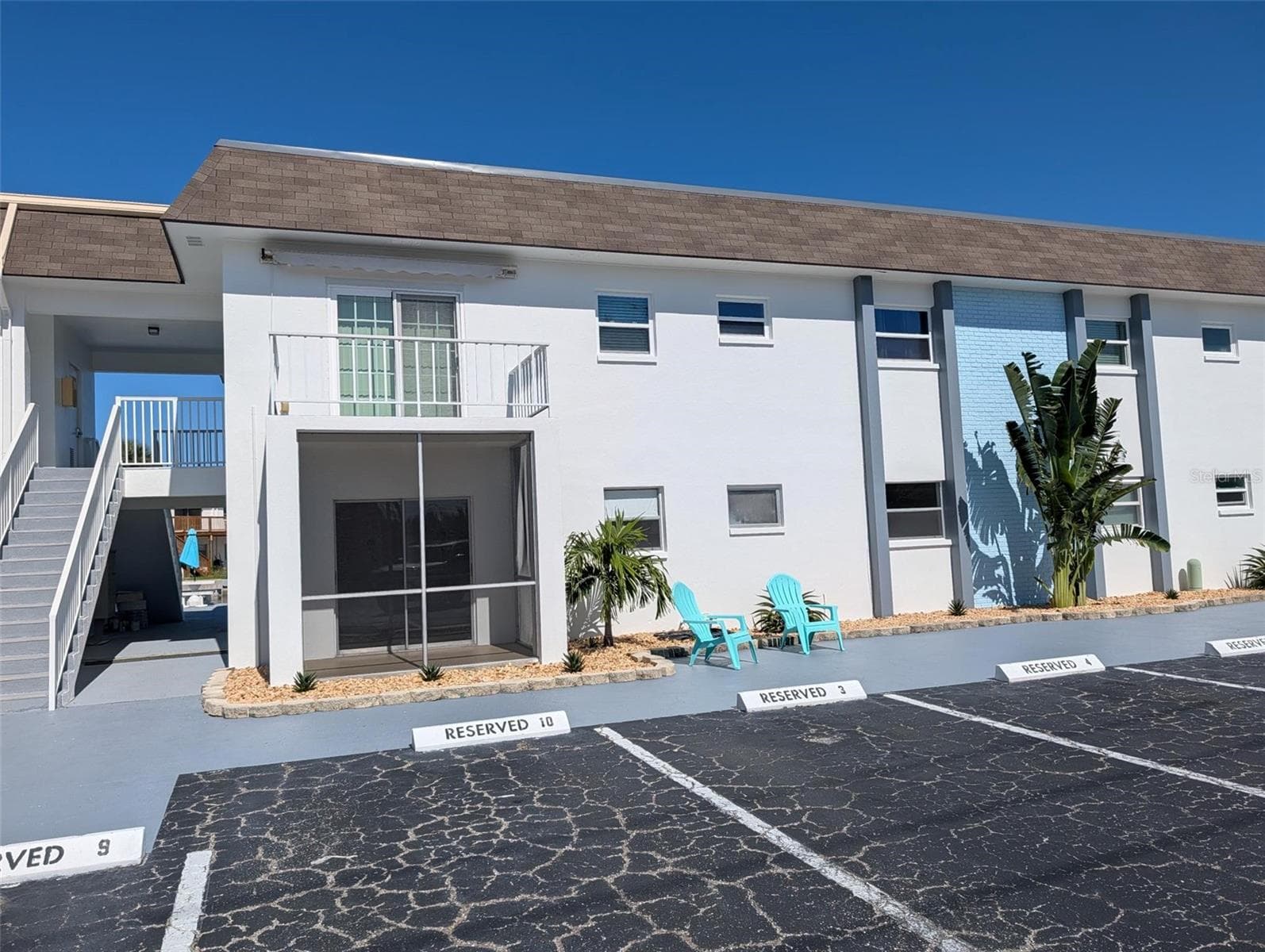 New paint - 184 117TH AVE #2, TREASURE ISLAND