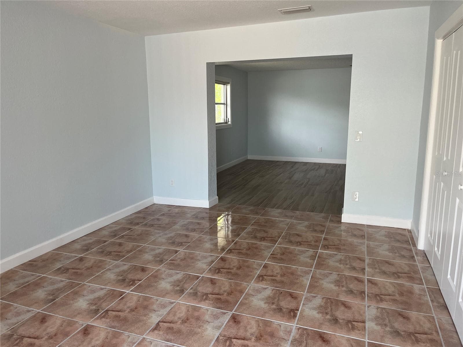 Foyer and seating area when you walk in - 307 LA HACIENDA DR, INDIAN ROCKS BEACH