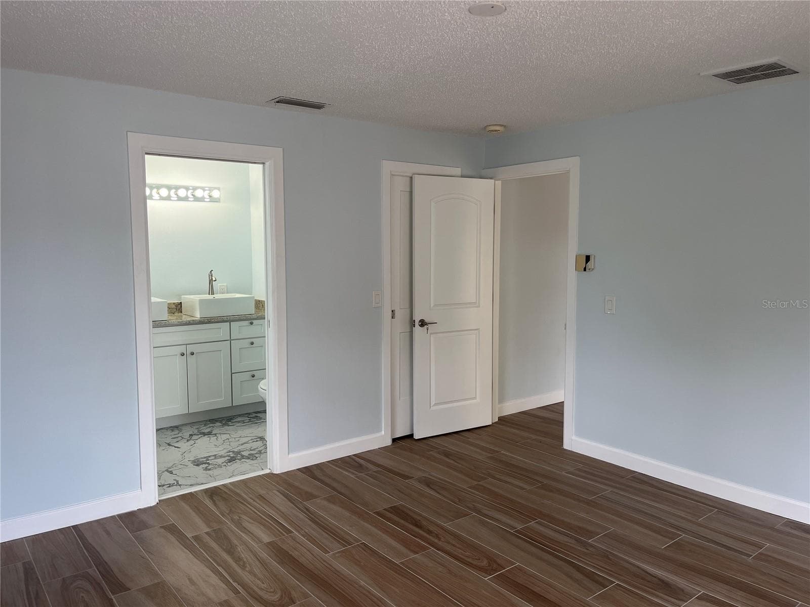 Primary with ensuite bathroom - 307 LA HACIENDA DR, INDIAN ROCKS BEACH