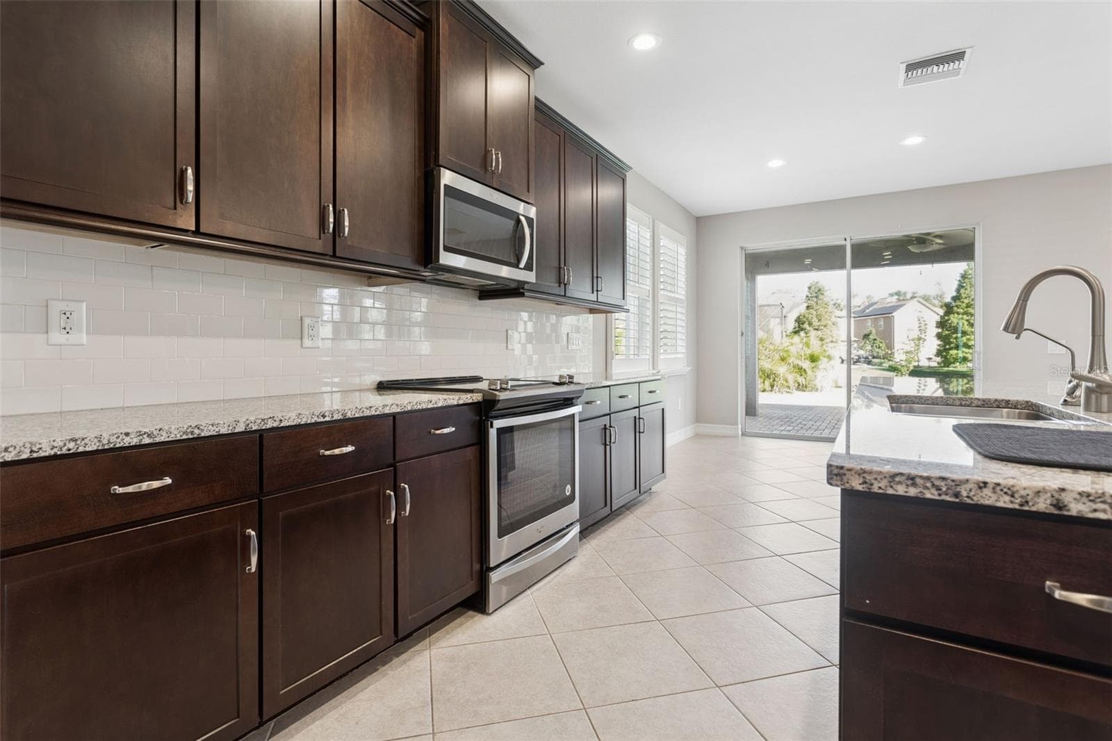 Single Family Residence at 33468 AZALEA RIDGE DR, WESLEY CHAPEL, photo 6 of 31