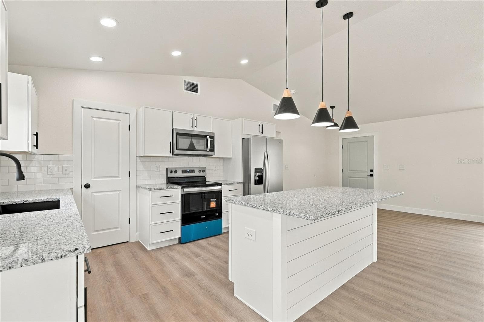 Single Family Residence at 6902 SW SW MIAMI AVE, ARCADIA, photo 9 of 31
