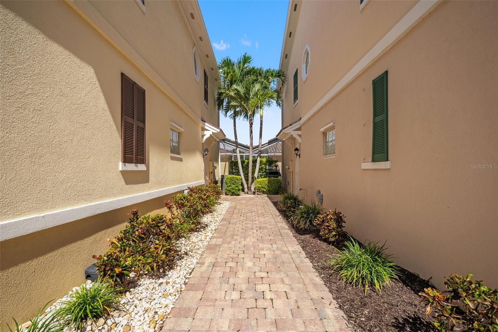 Side entry - 5389 CAMBIAGO ST, SARASOTA