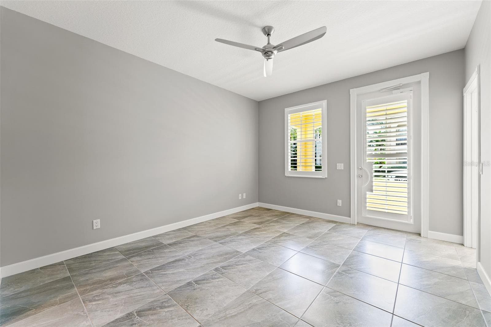 Primary bedroom in first floor with access to the porch - 5389 CAMBIAGO ST, SARASOTA