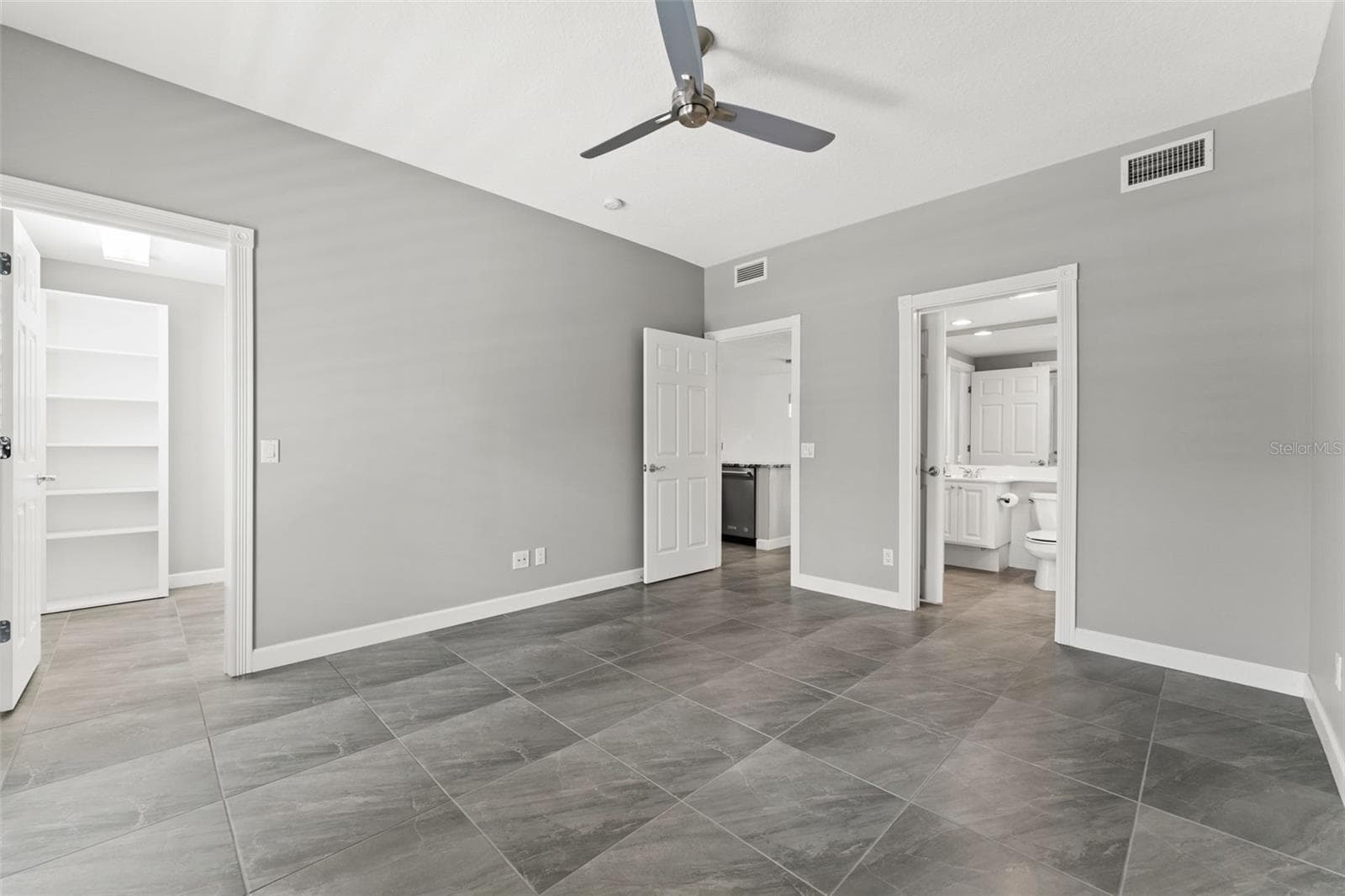 Custom walk-in closet - 5389 CAMBIAGO ST, SARASOTA