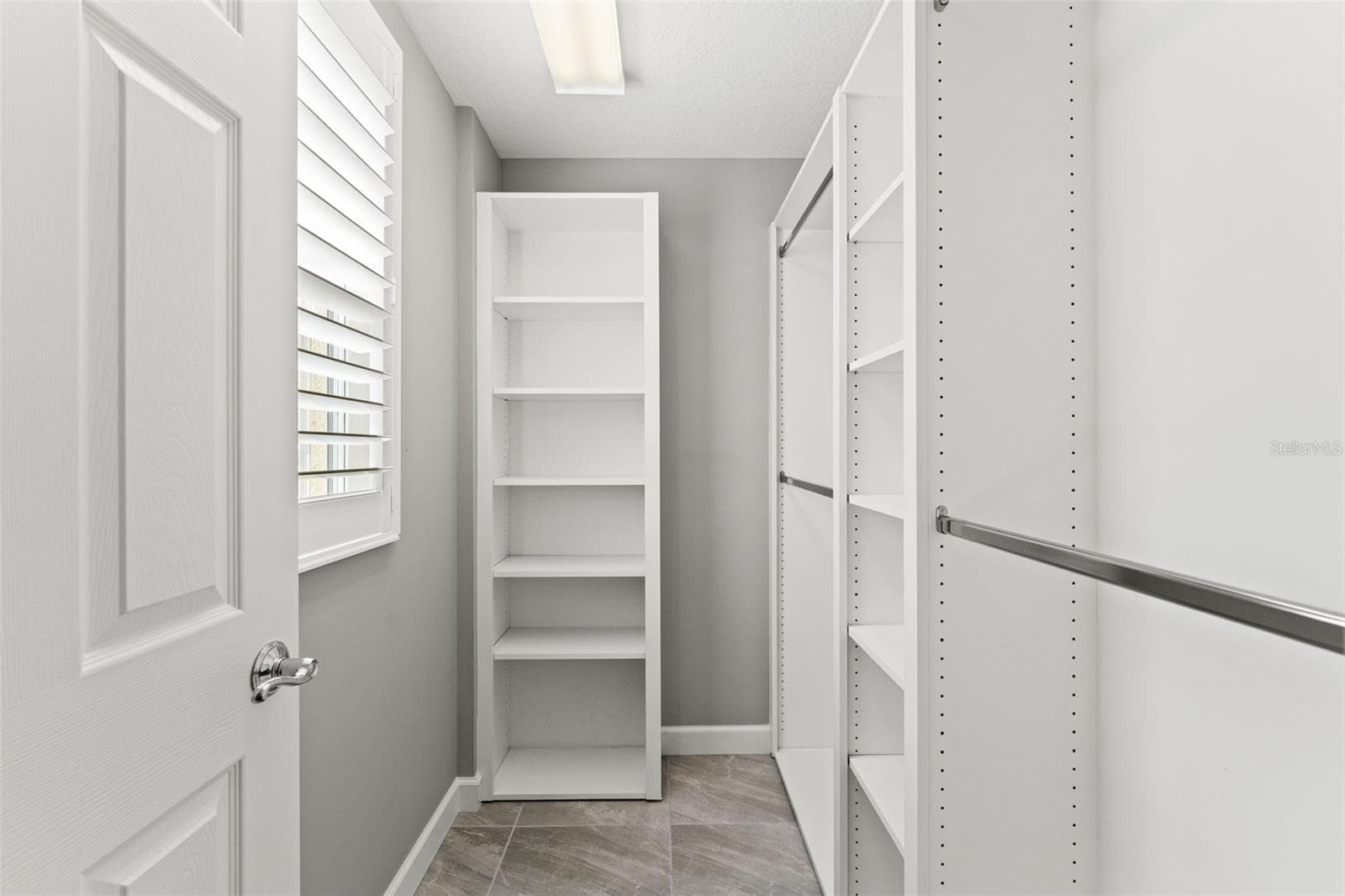 Custom closet - 5389 CAMBIAGO ST, SARASOTA