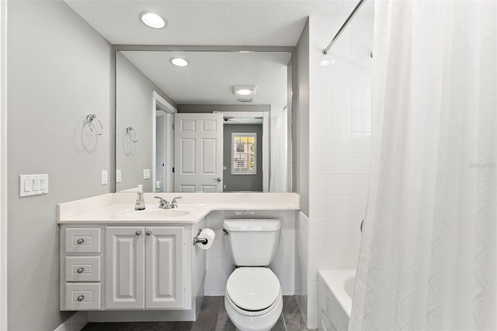 Ensuite bathroom - 5389 CAMBIAGO ST, SARASOTA