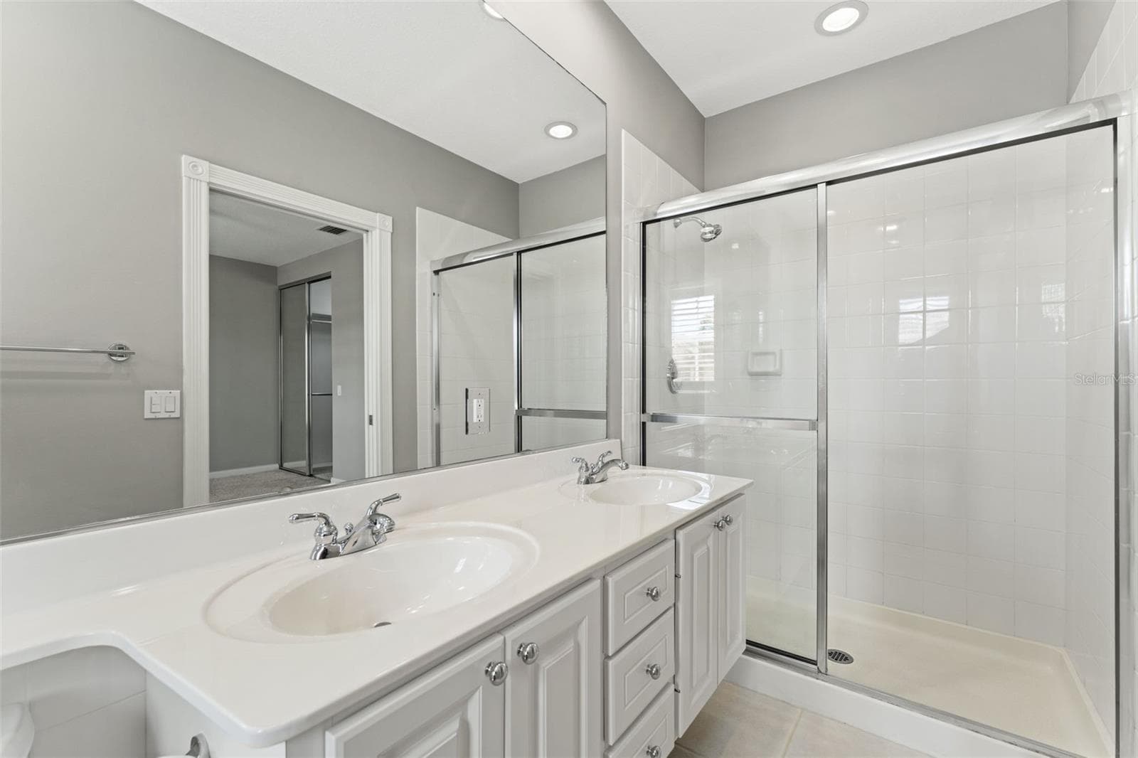 Walk-in shower - 5389 CAMBIAGO ST, SARASOTA