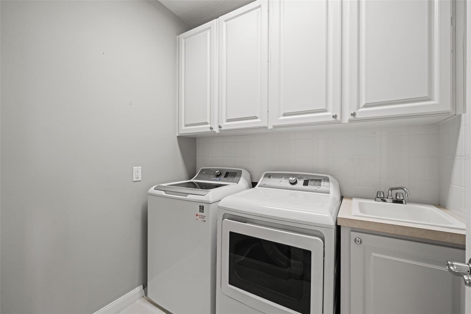 Equipped laundry room - 5389 CAMBIAGO ST, SARASOTA