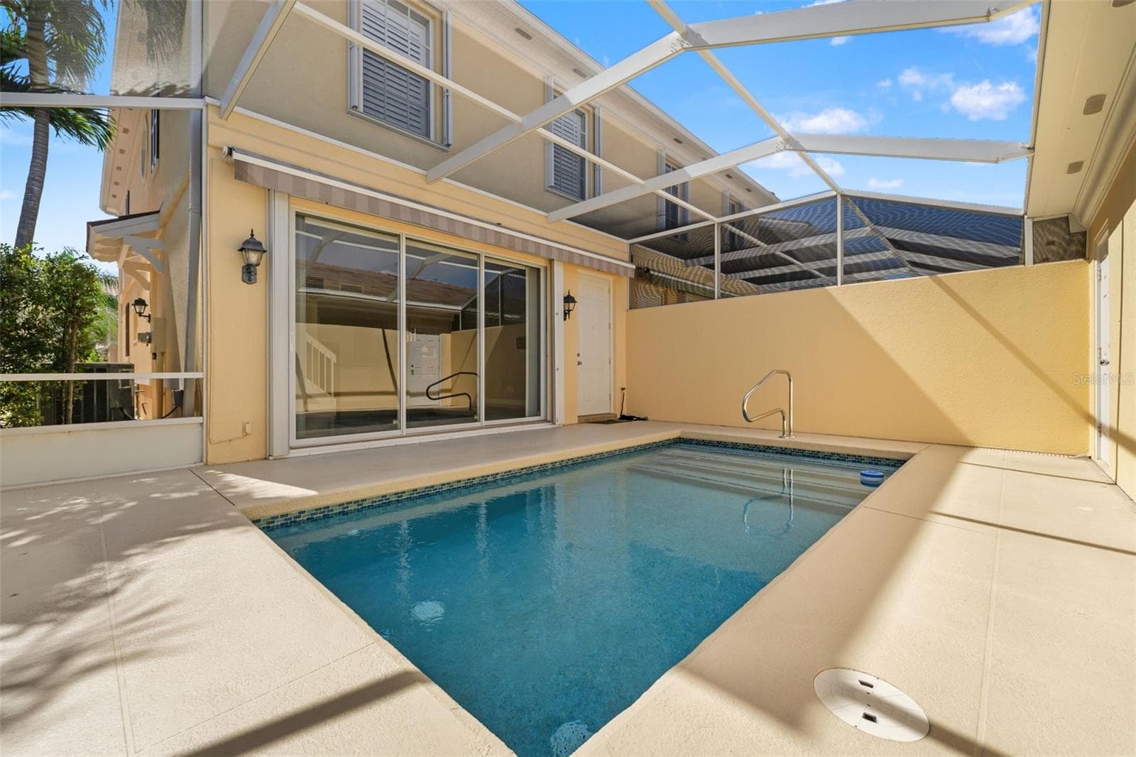 Easy indoor-outdoor access through the sliders - 5389 CAMBIAGO ST, SARASOTA