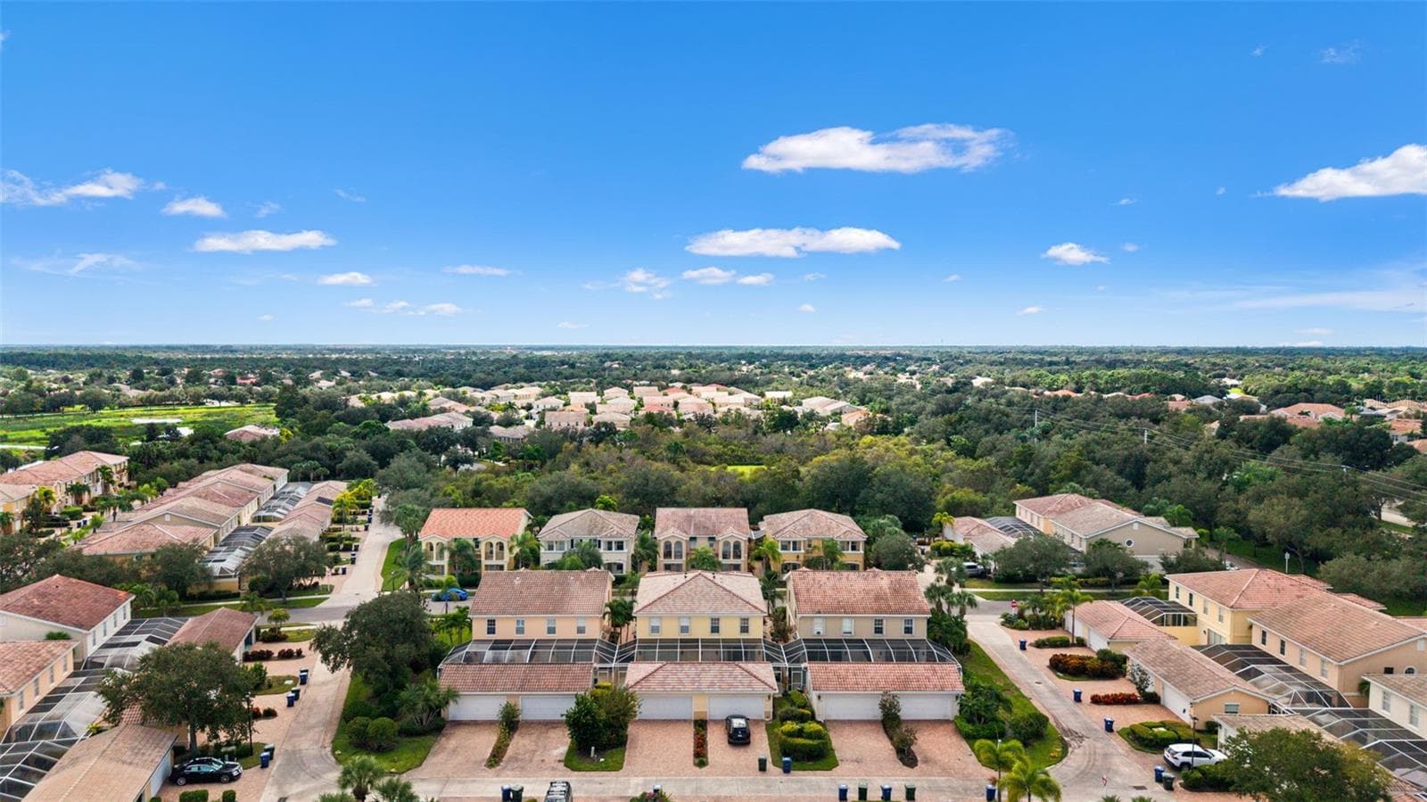 Plenty of parking space - 5389 CAMBIAGO ST, SARASOTA